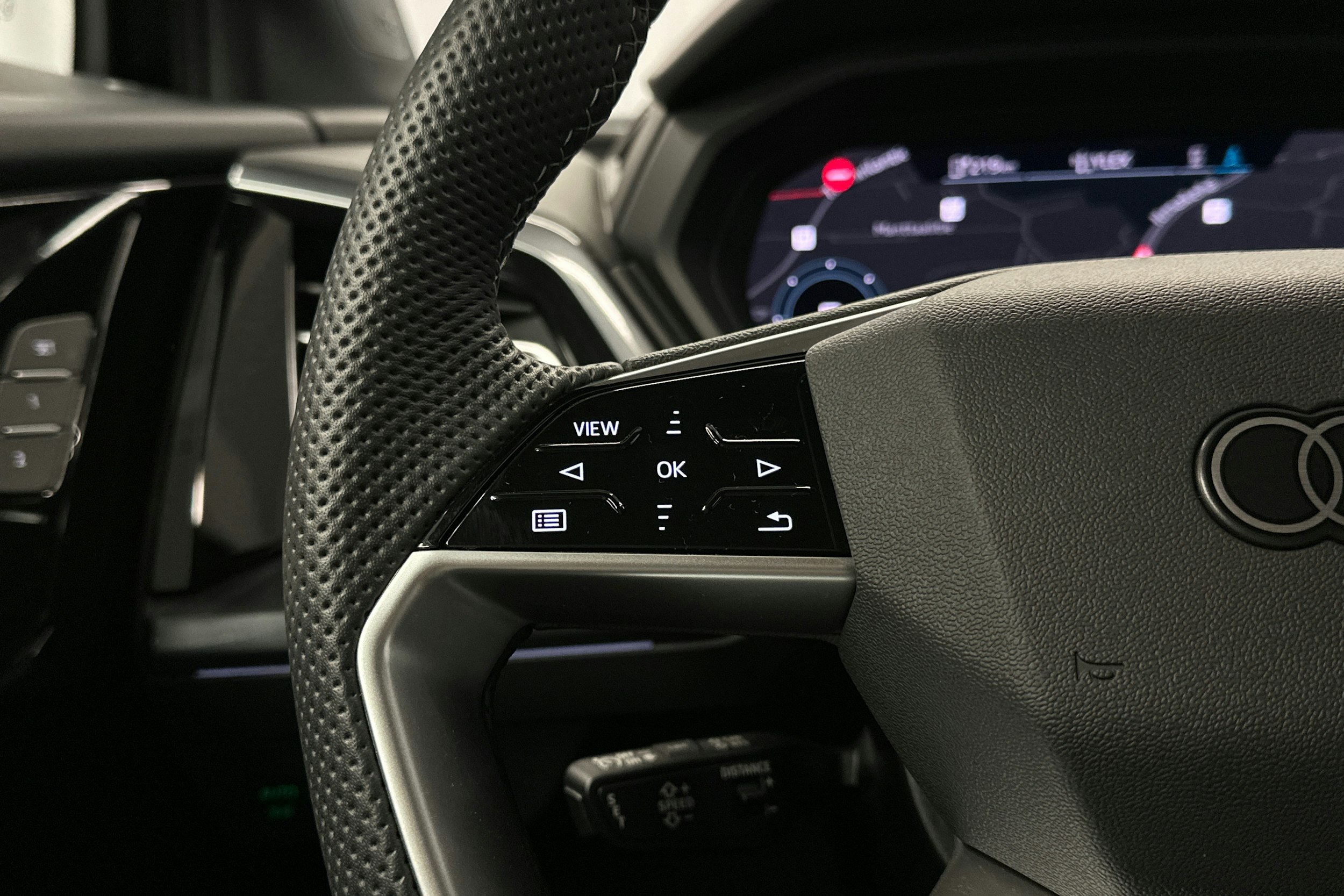 musta Audi Q4 e-tron 2025 kuva 14.