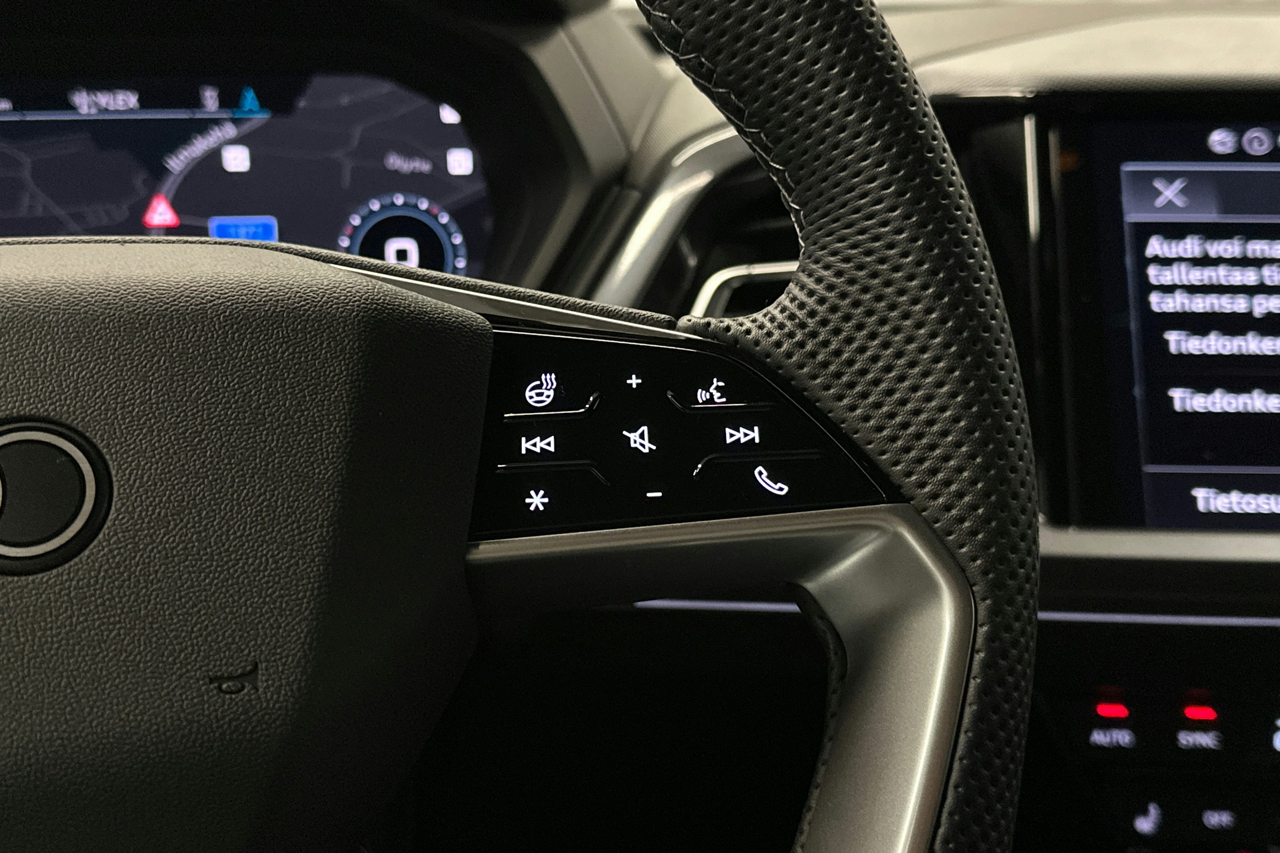 musta Audi Q4 e-tron 2025 kuva 15.