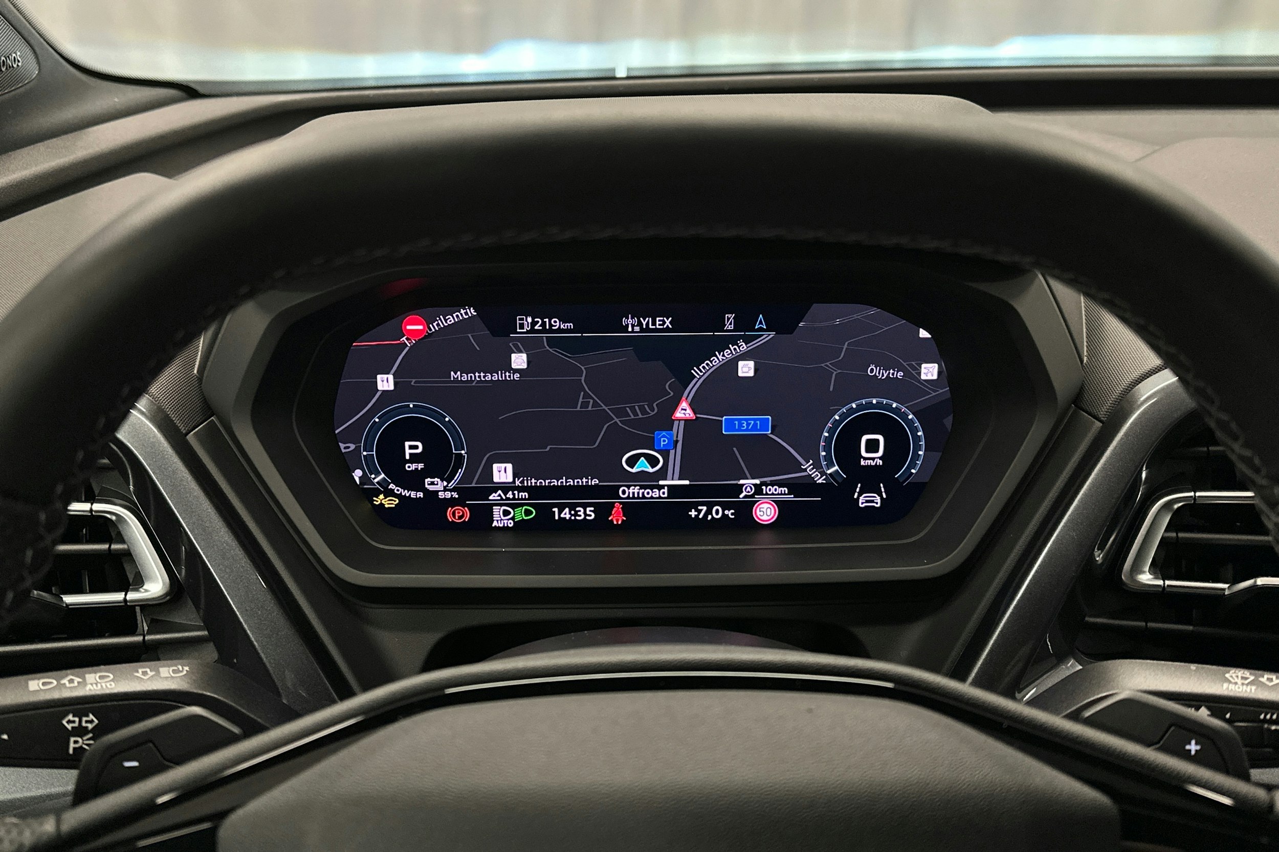 musta Audi Q4 e-tron 2025 kuva 16.