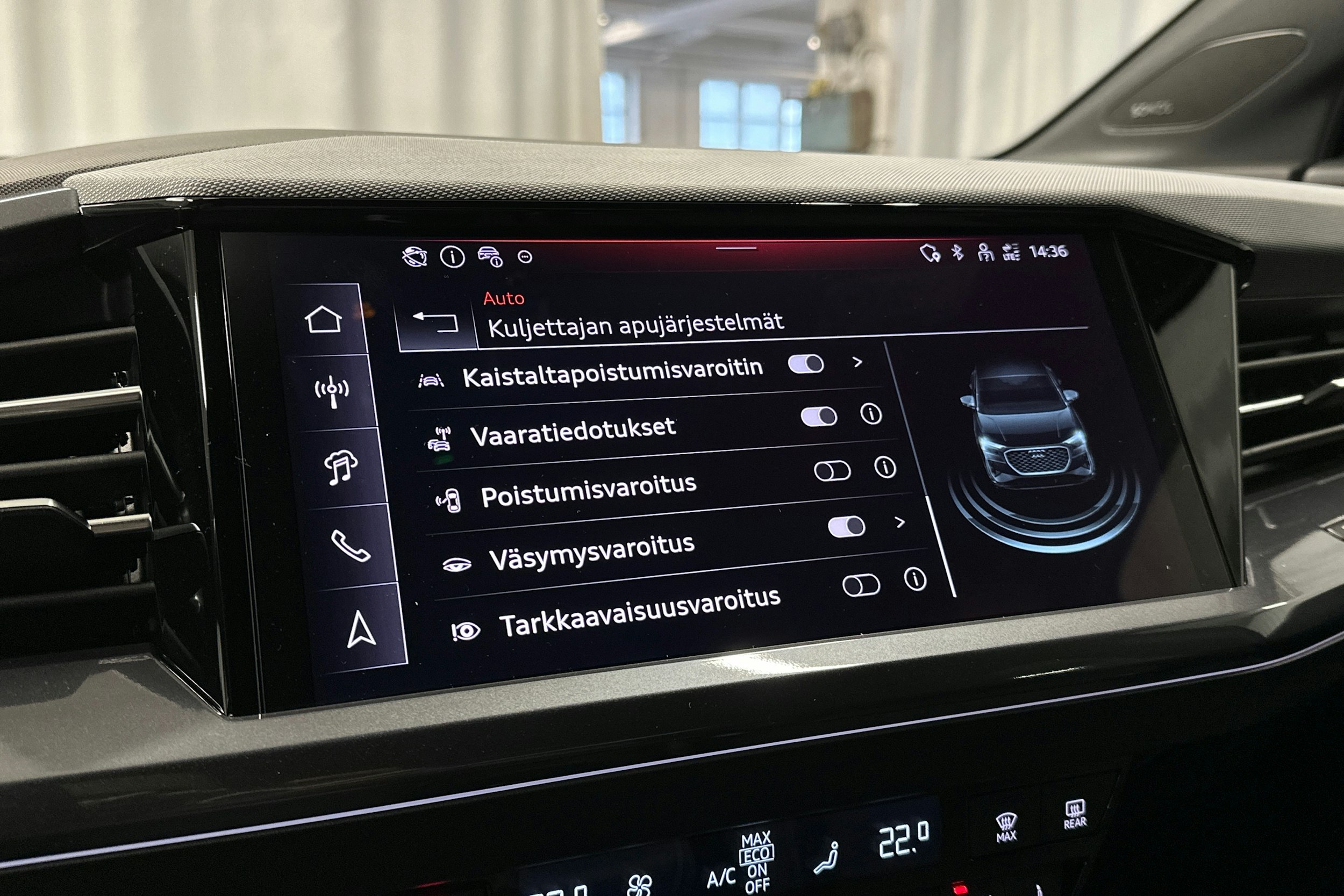 musta Audi Q4 e-tron 2025 kuva 21.