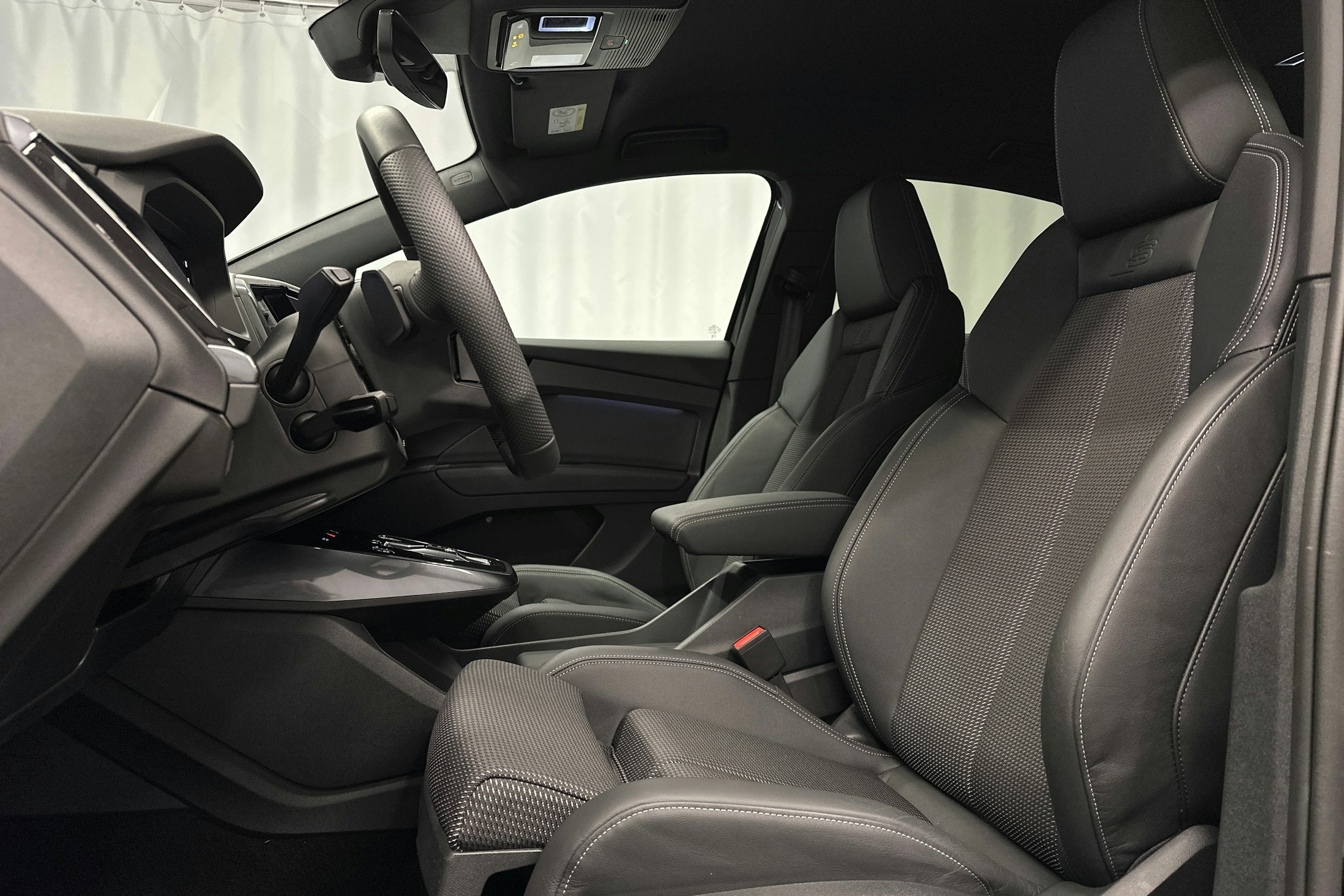 musta Audi Q4 e-tron 2025 kuva 26.