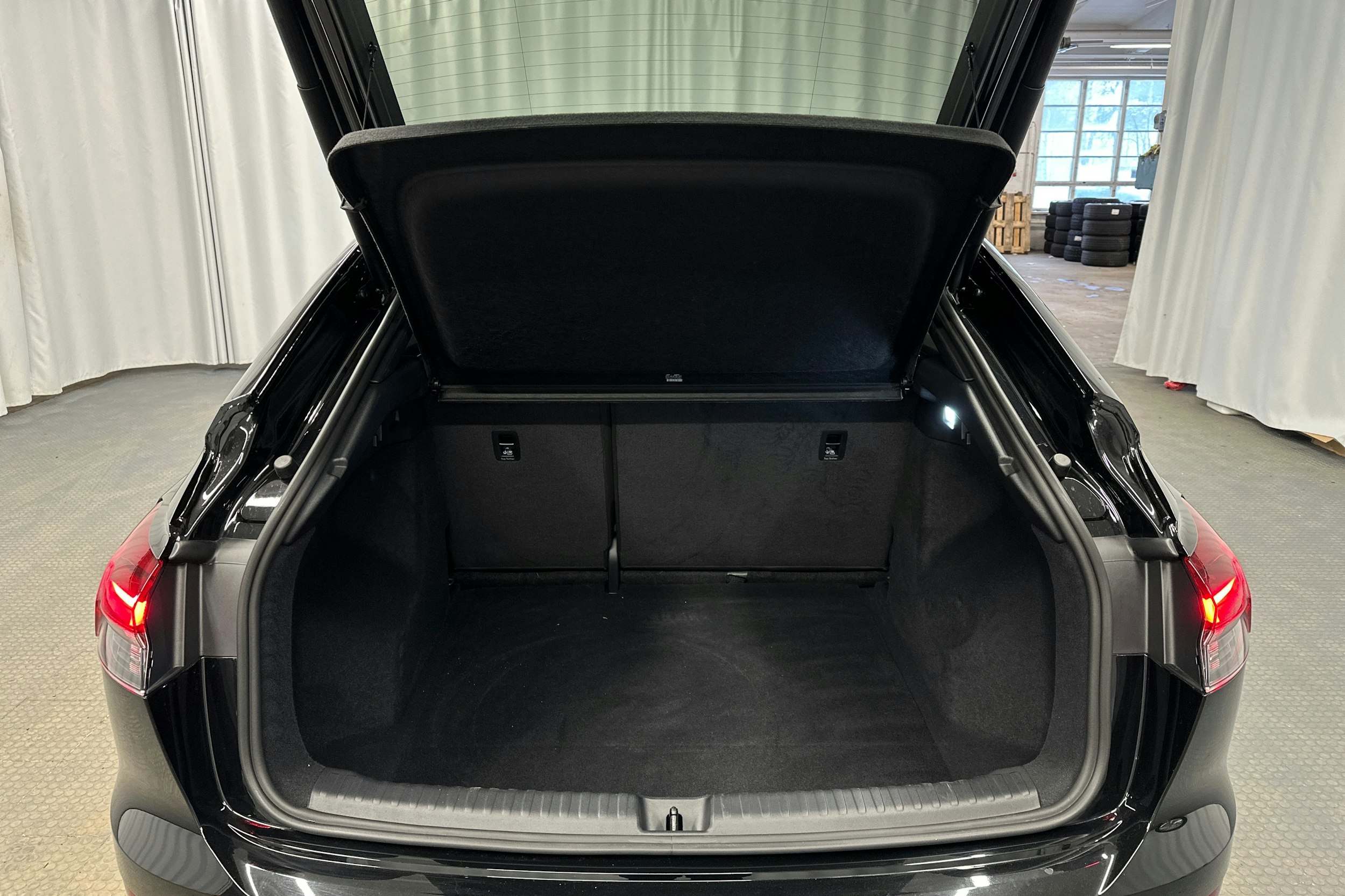 musta Audi Q4 e-tron 2025 kuva 28.