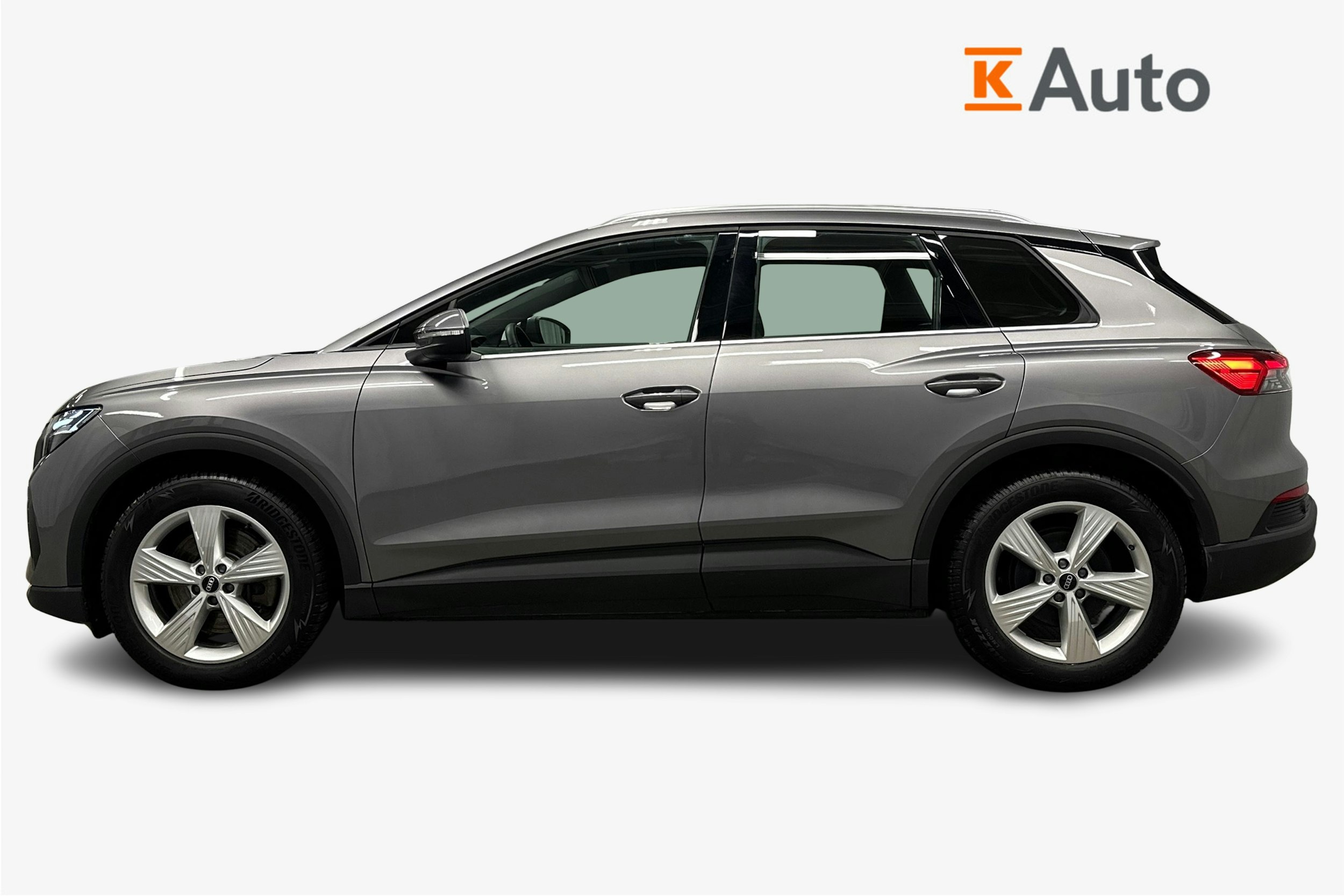 harmaa Audi Q4 e-tron 2025 kuva 6.