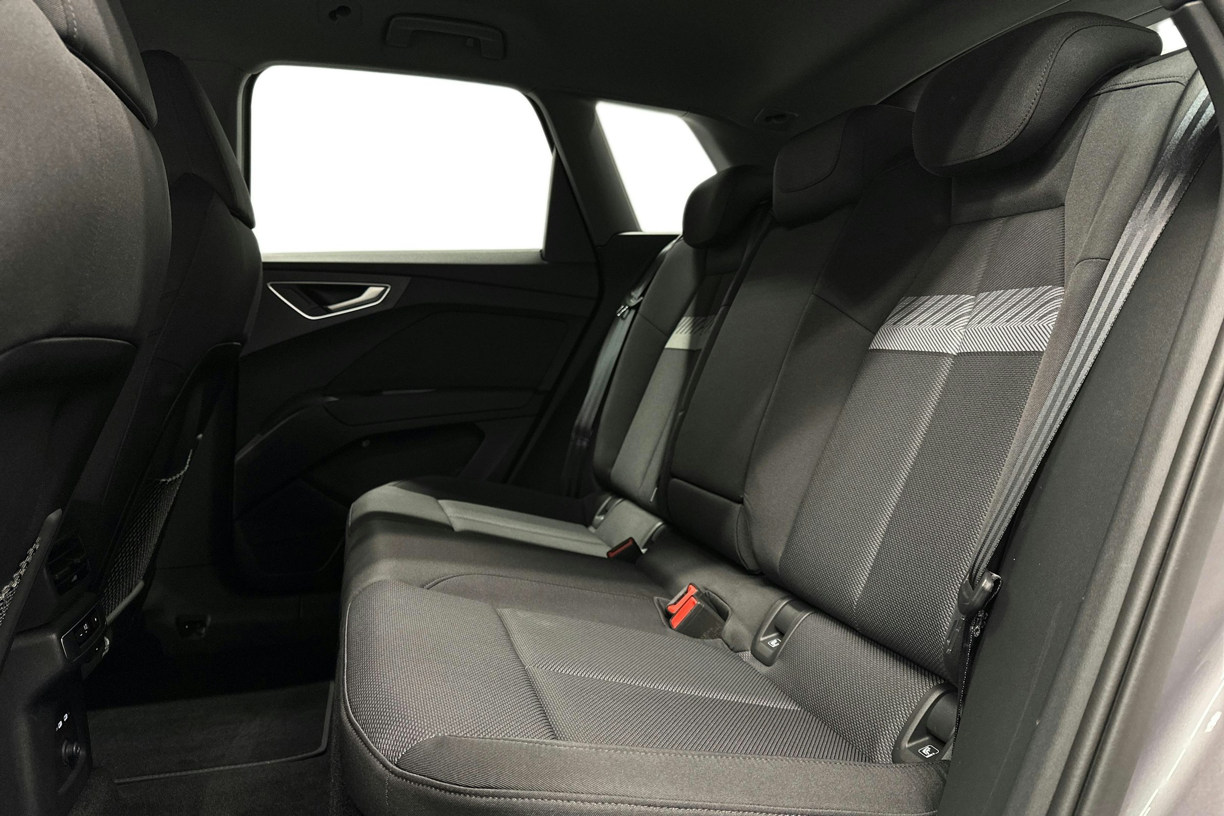 harmaa Audi Q4 e-tron 2025 kuva 10.