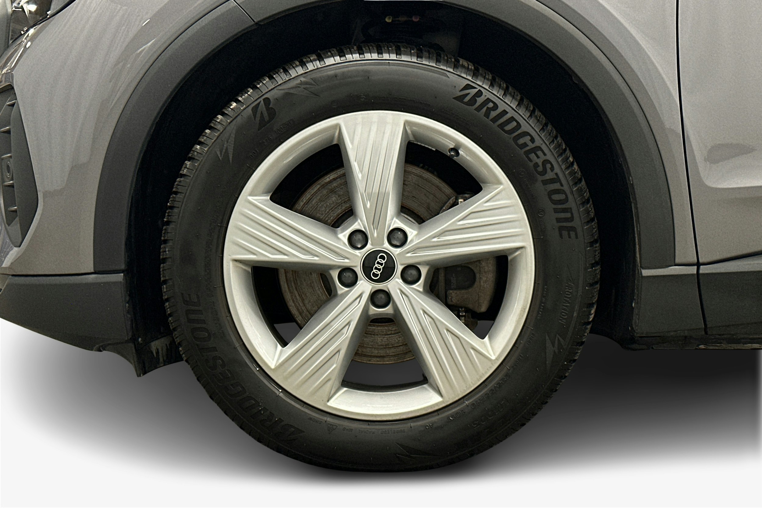 harmaa Audi Q4 e-tron 2025 kuva 11.