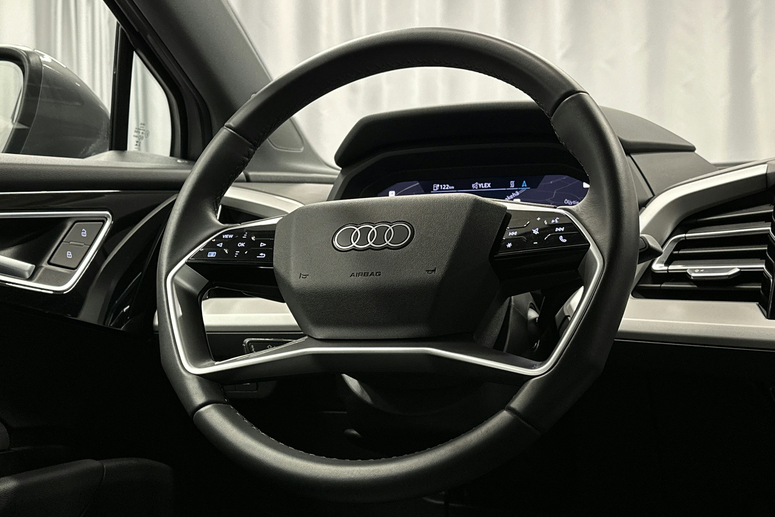 harmaa Audi Q4 e-tron 2025 kuva 18.