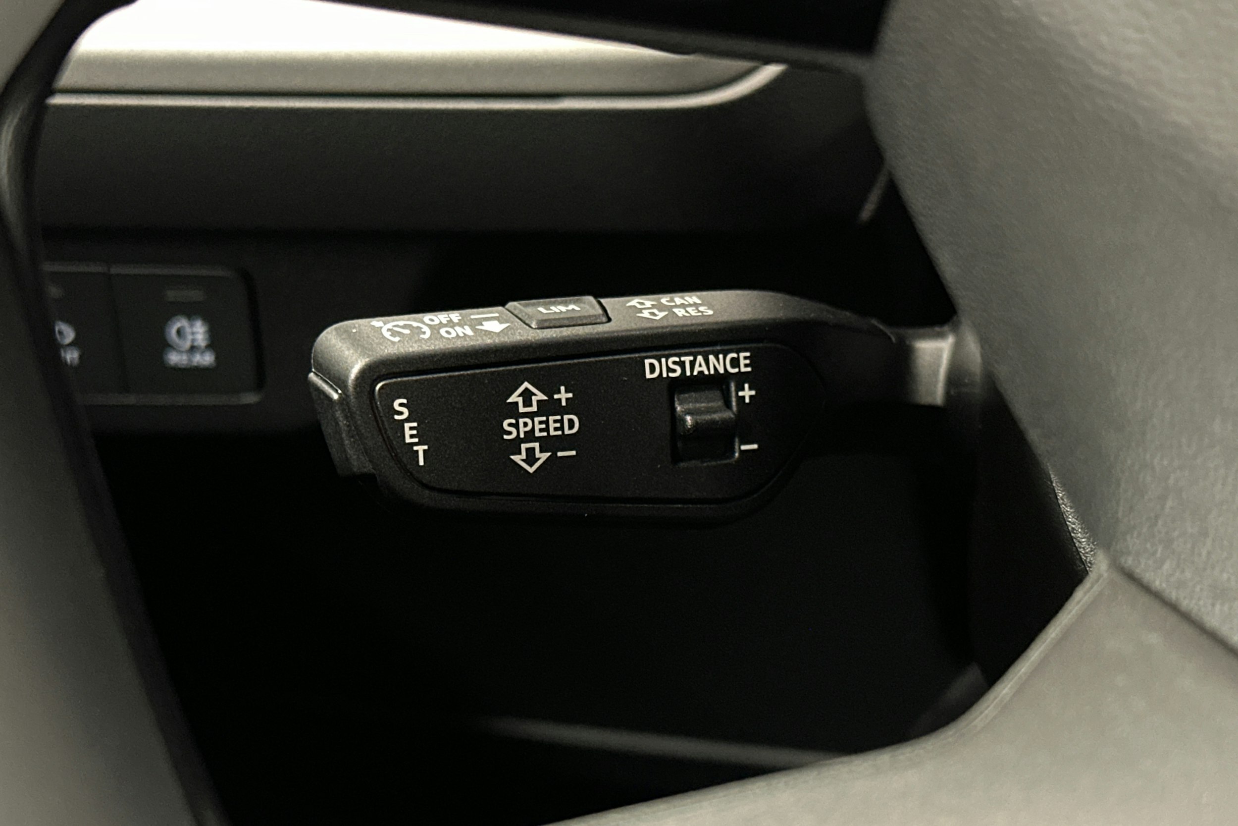 harmaa Audi Q4 e-tron 2025 kuva 21.