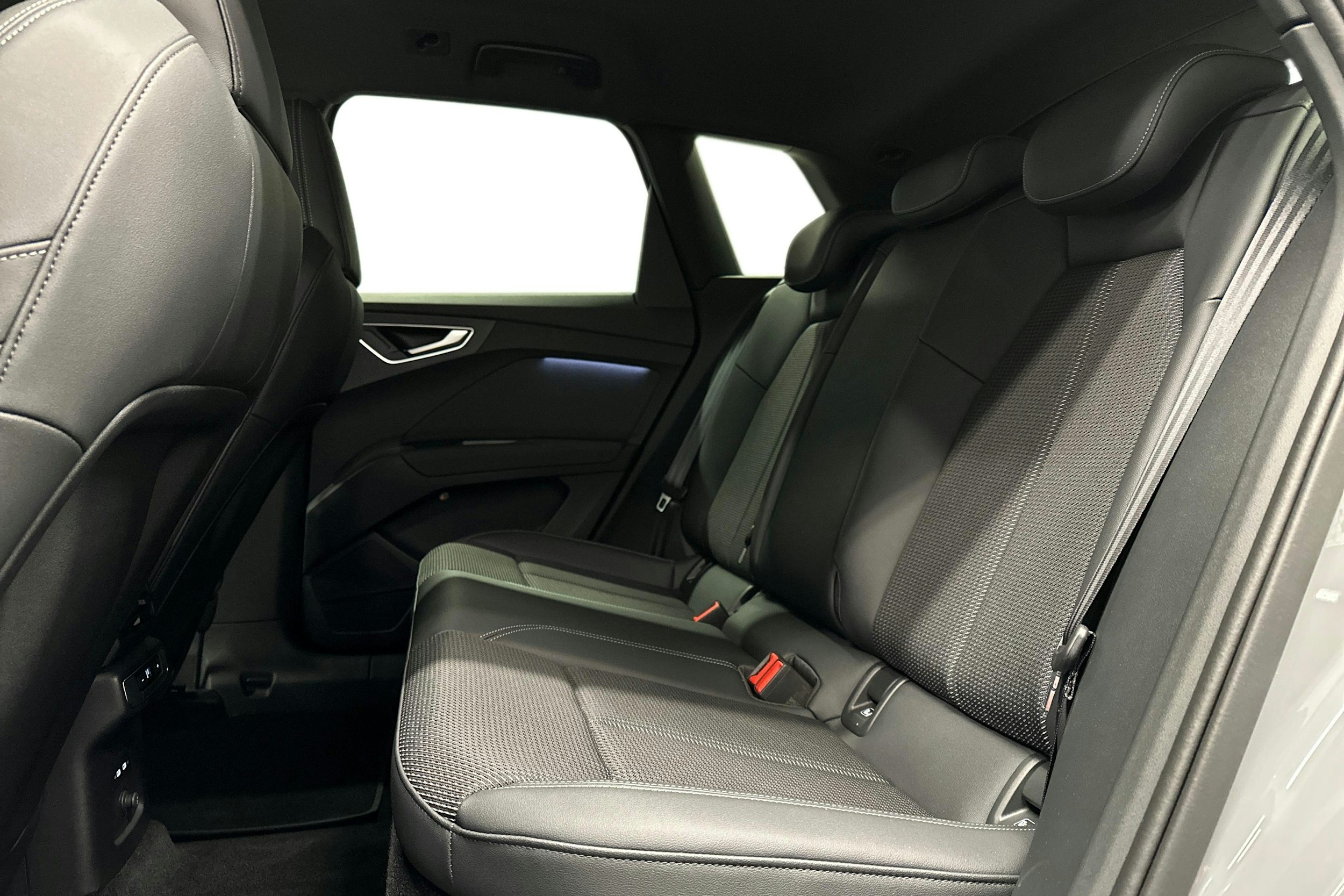 harmaa Audi Q4 e-tron 2025 kuva 11.