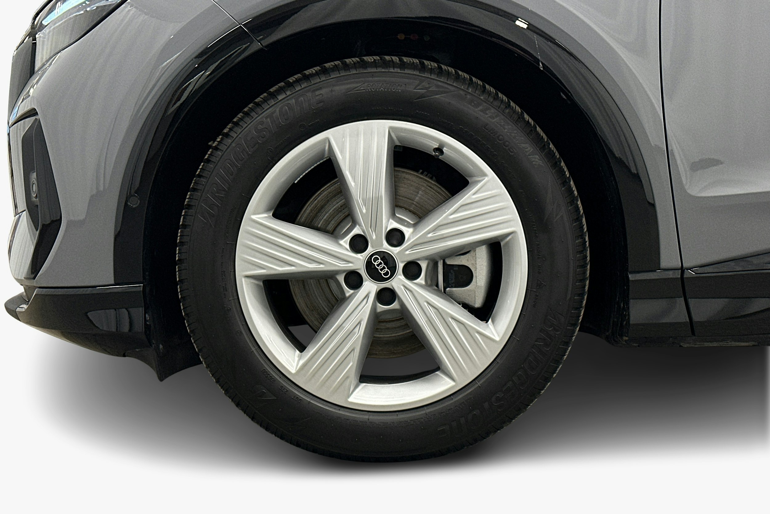 harmaa Audi Q4 e-tron 2025 kuva 12.