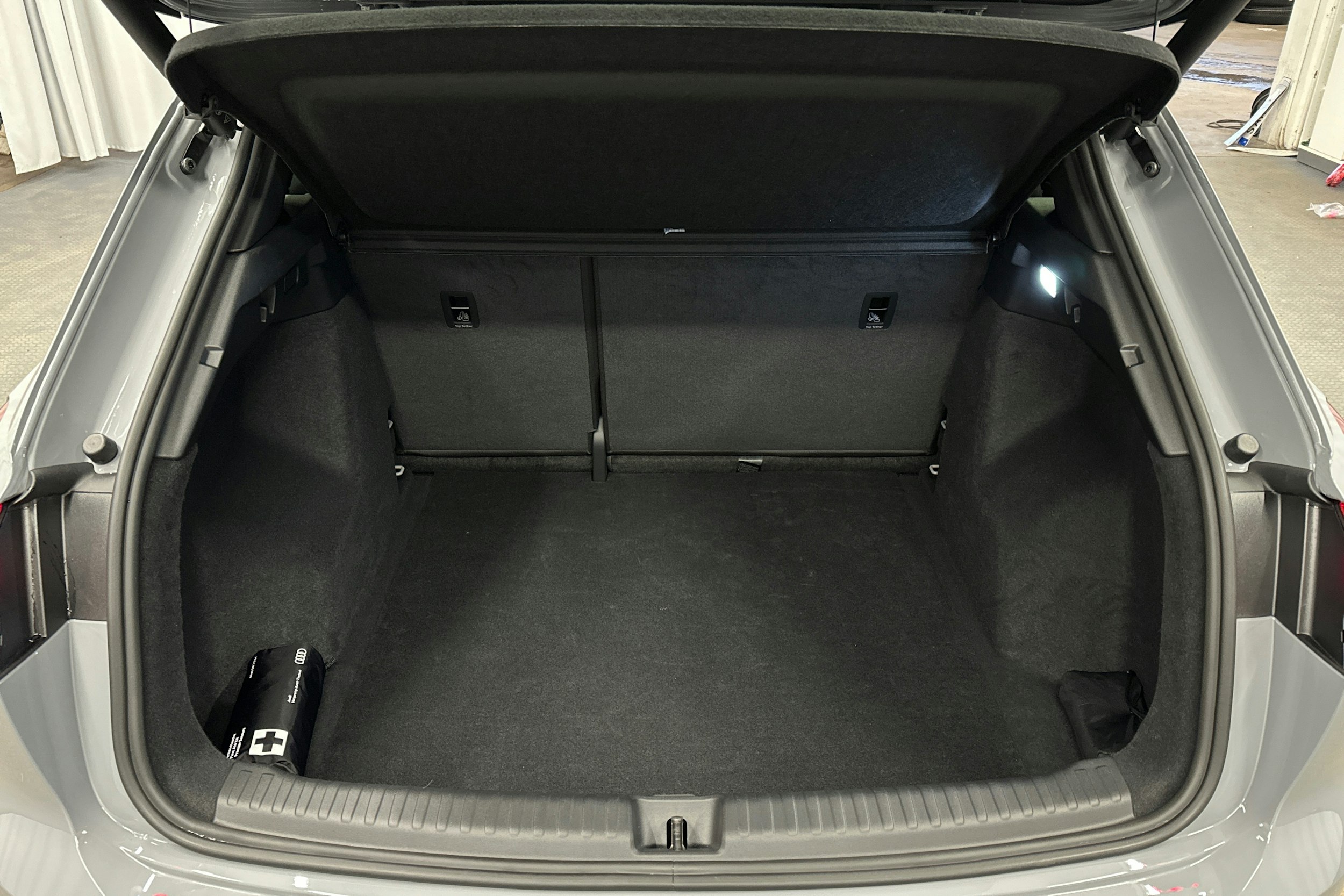 harmaa Audi Q4 e-tron 2025 kuva 14.