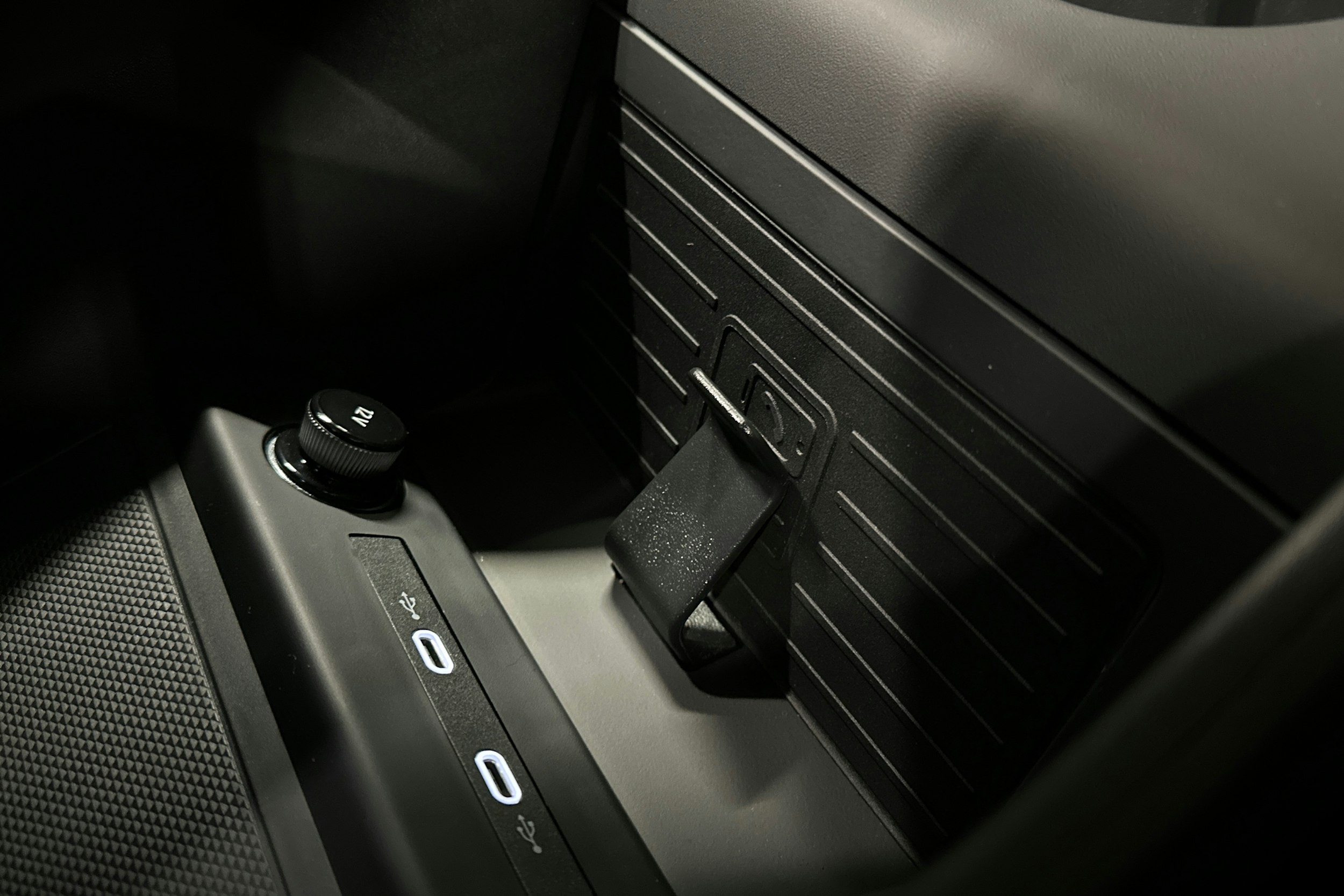 harmaa Audi Q4 e-tron 2025 kuva 32.