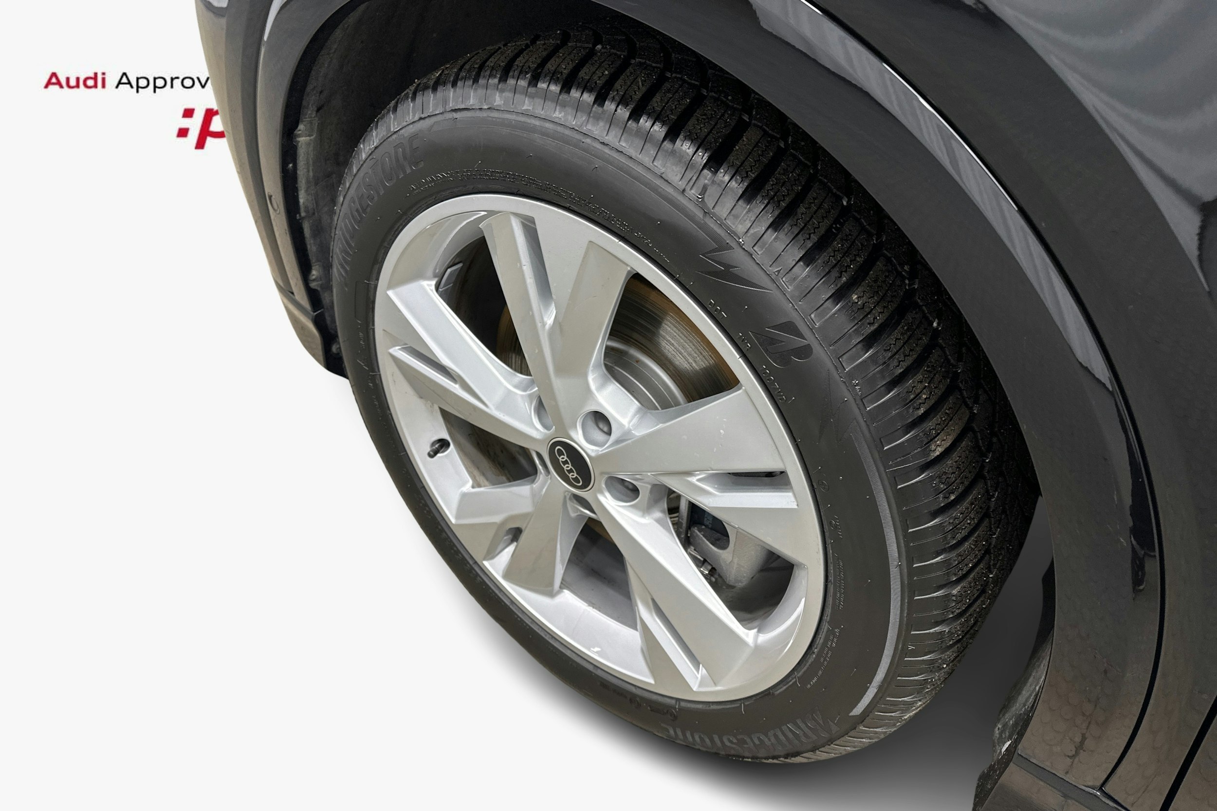 musta Audi Q4 e-tron 2025 kuva 11.