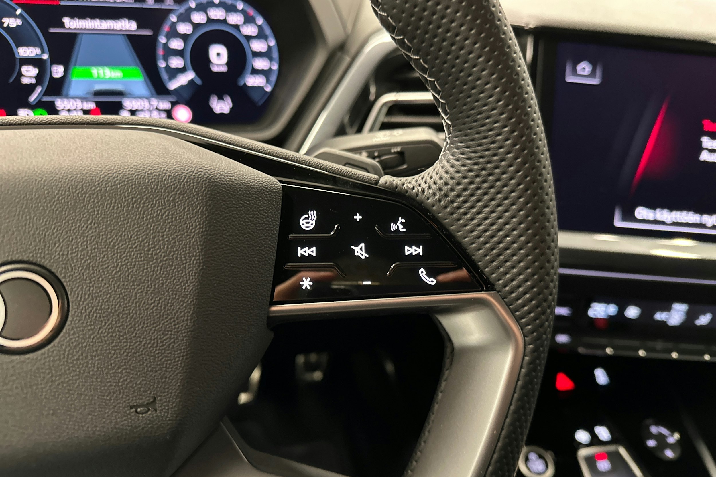 musta Audi Q4 e-tron 2025 kuva 14.