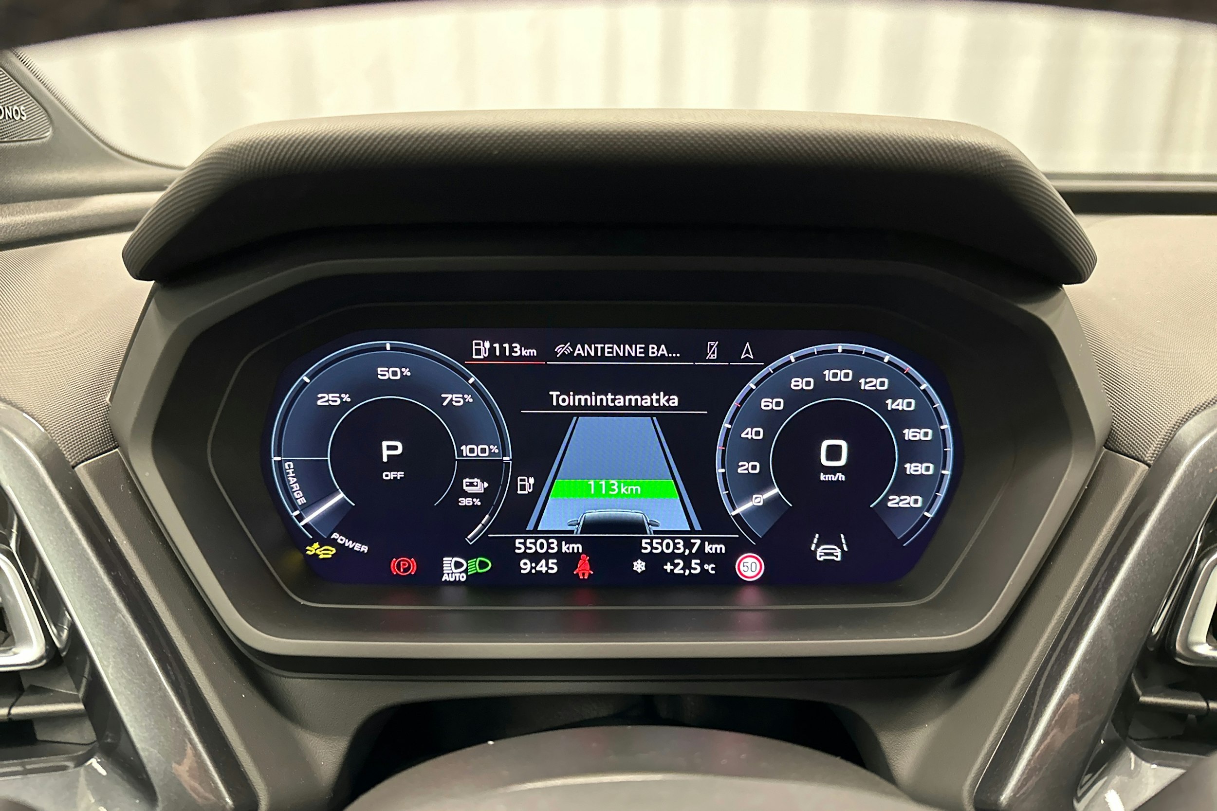 musta Audi Q4 e-tron 2025 kuva 15.