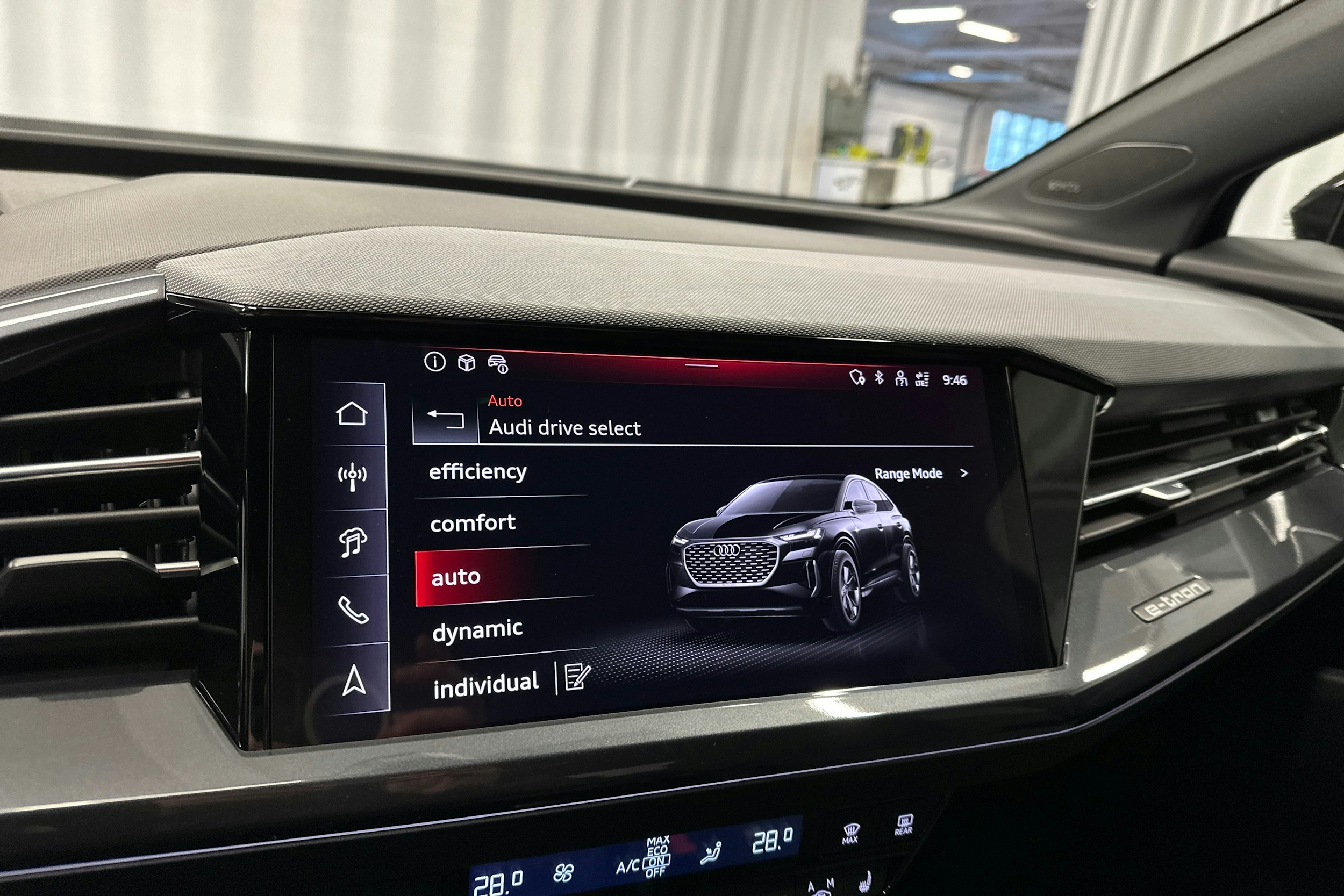 musta Audi Q4 e-tron 2025 kuva 21.