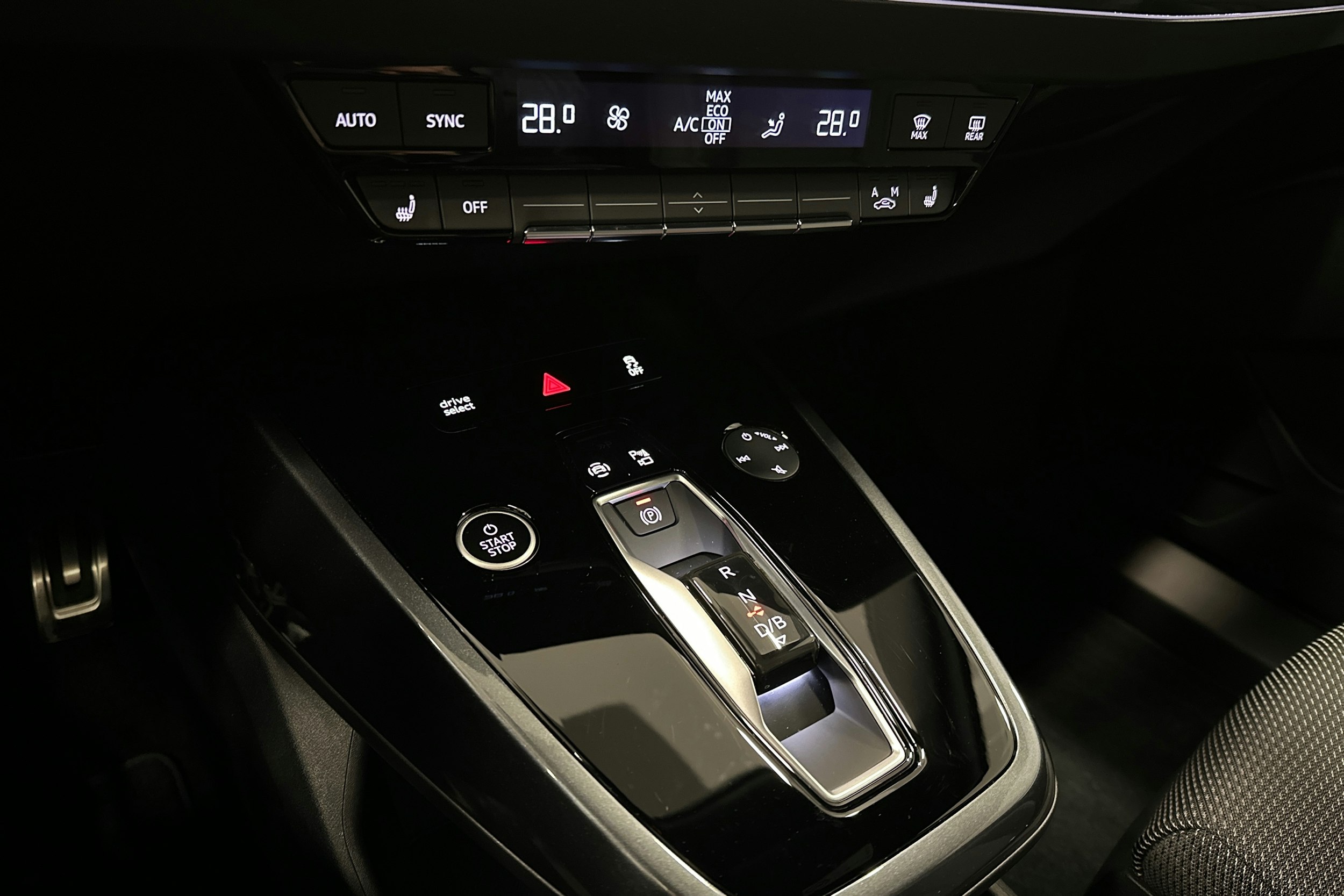 musta Audi Q4 e-tron 2025 kuva 25.