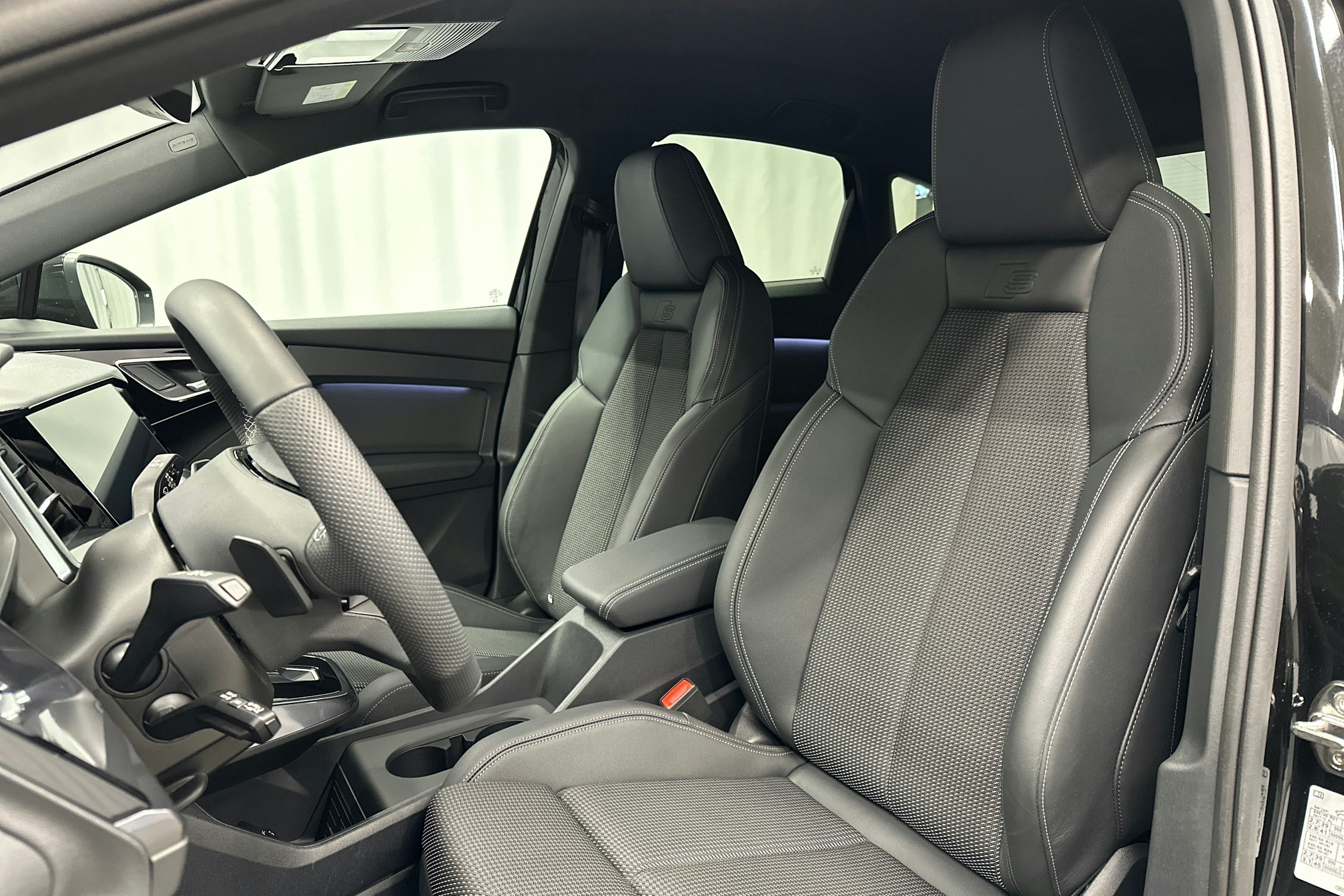 musta Audi Q4 e-tron 2025 kuva 28.