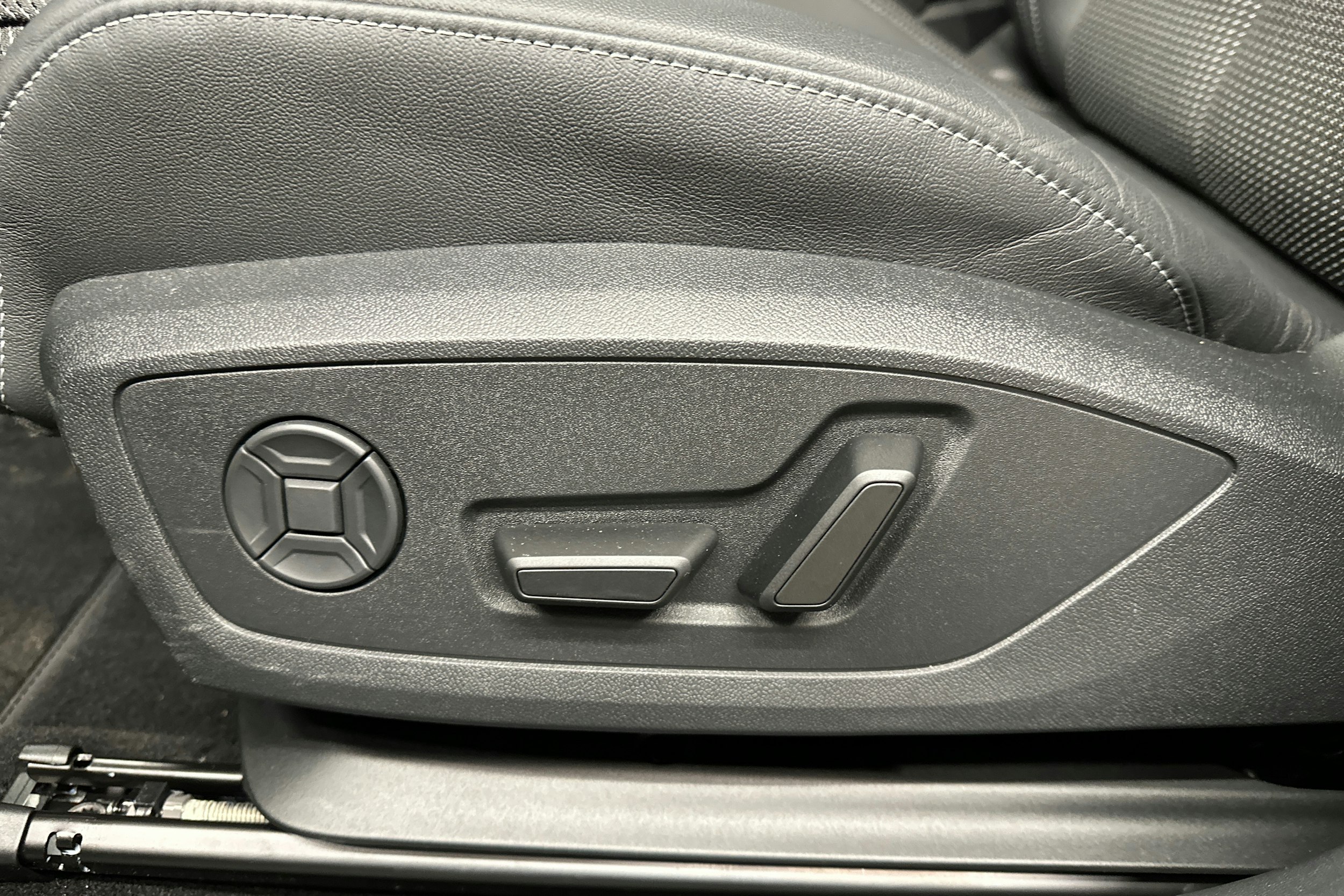 musta Audi Q4 e-tron 2025 kuva 29.