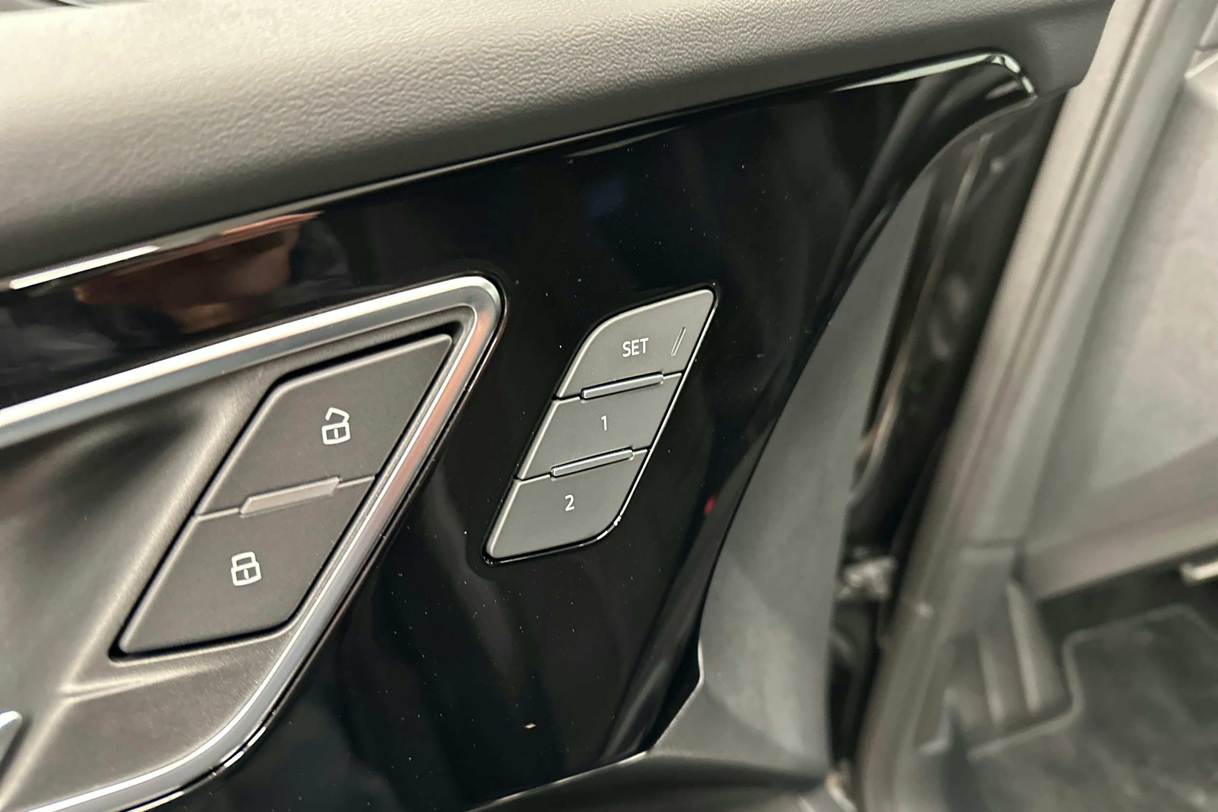 musta Audi Q4 e-tron 2025 kuva 30.