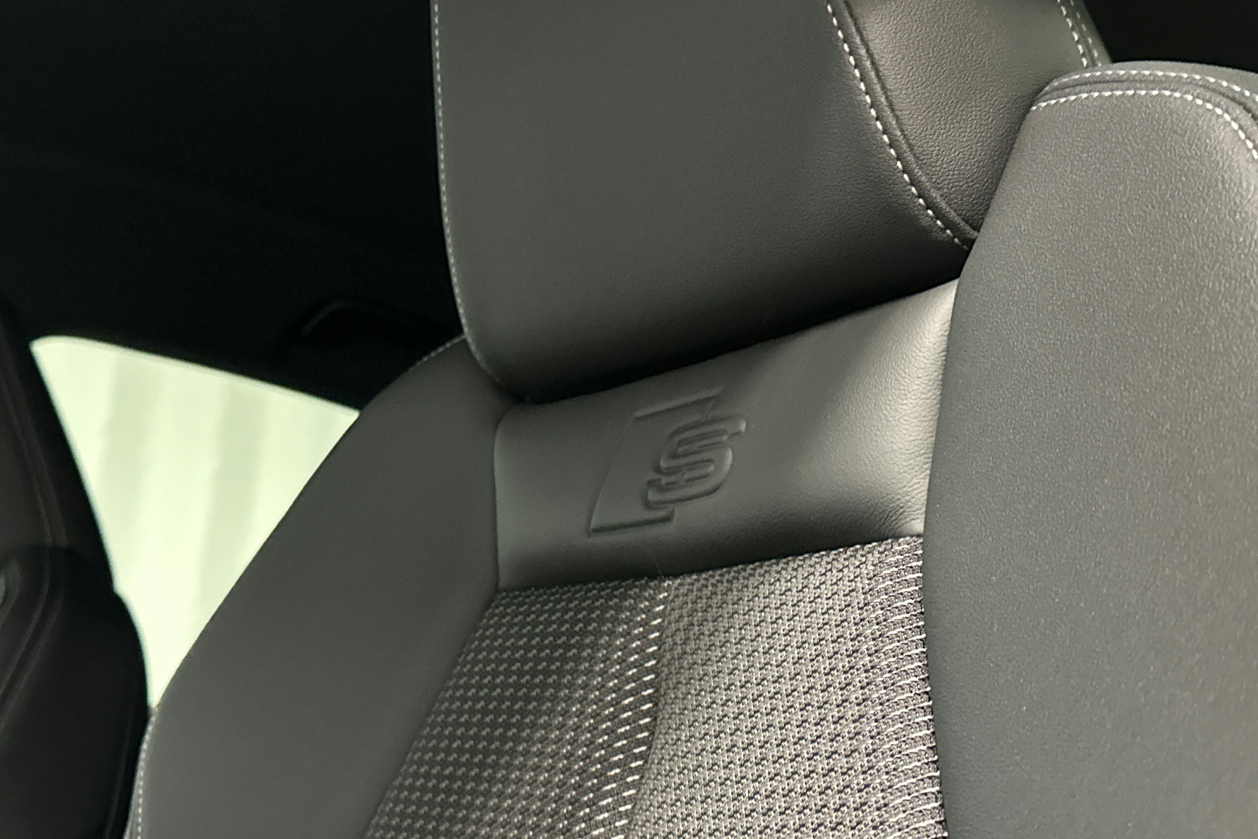 musta Audi Q4 e-tron 2025 kuva 36.