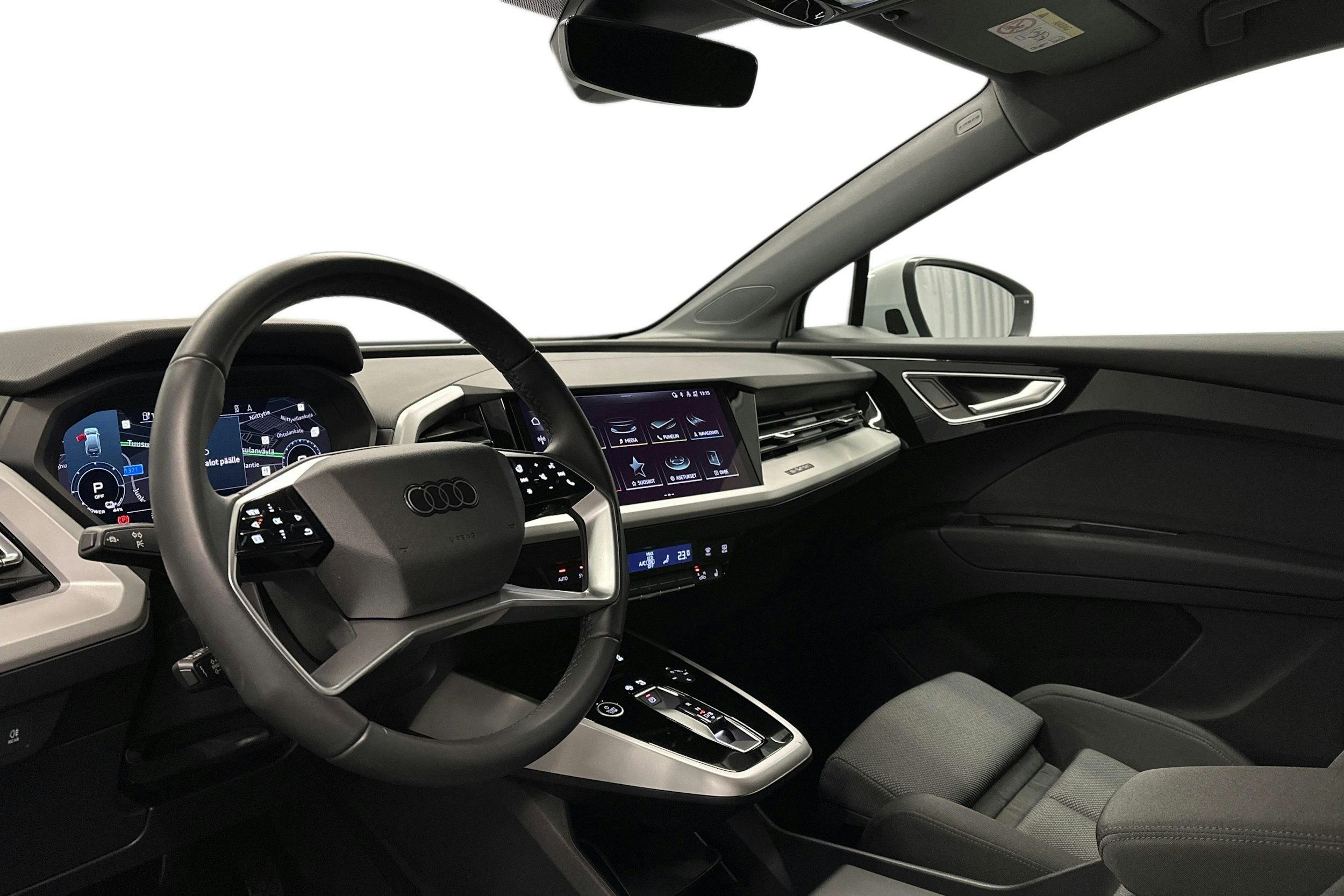 valkoinen Audi Q4 e-tron 2025 kuva 7.
