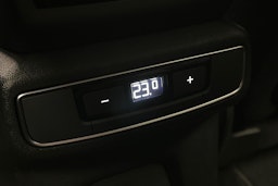 valkoinen Audi Q4 e-tron 2025 kuva 15.