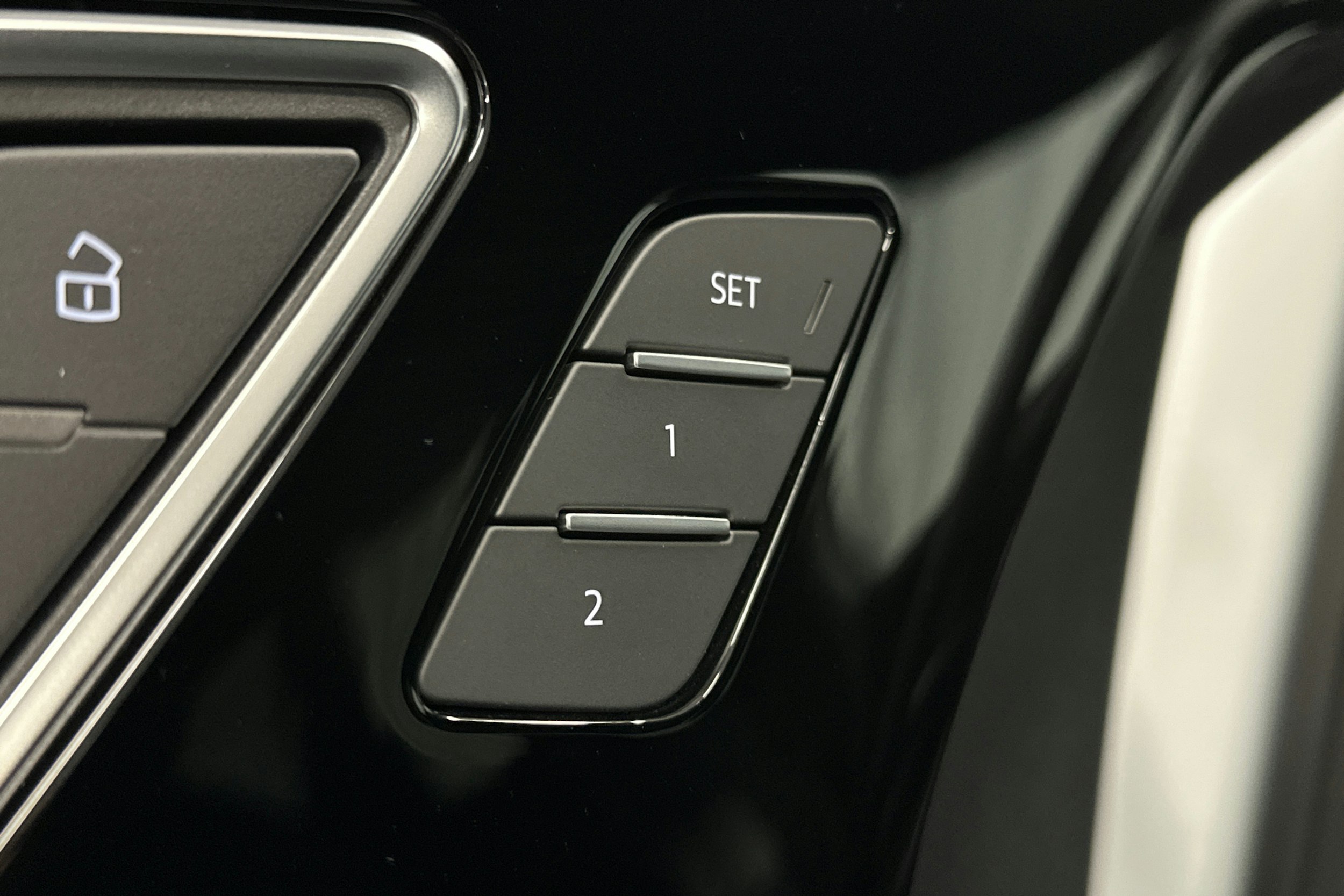 valkoinen Audi Q4 e-tron 2025 kuva 18.