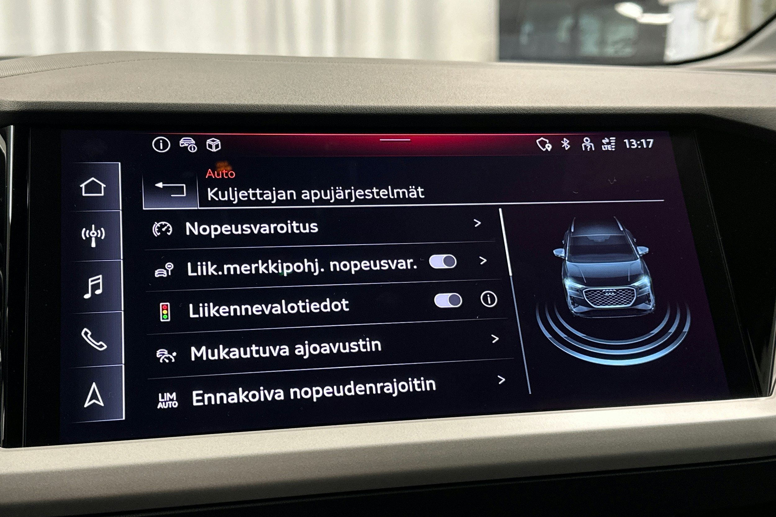 valkoinen Audi Q4 e-tron 2025 kuva 27.