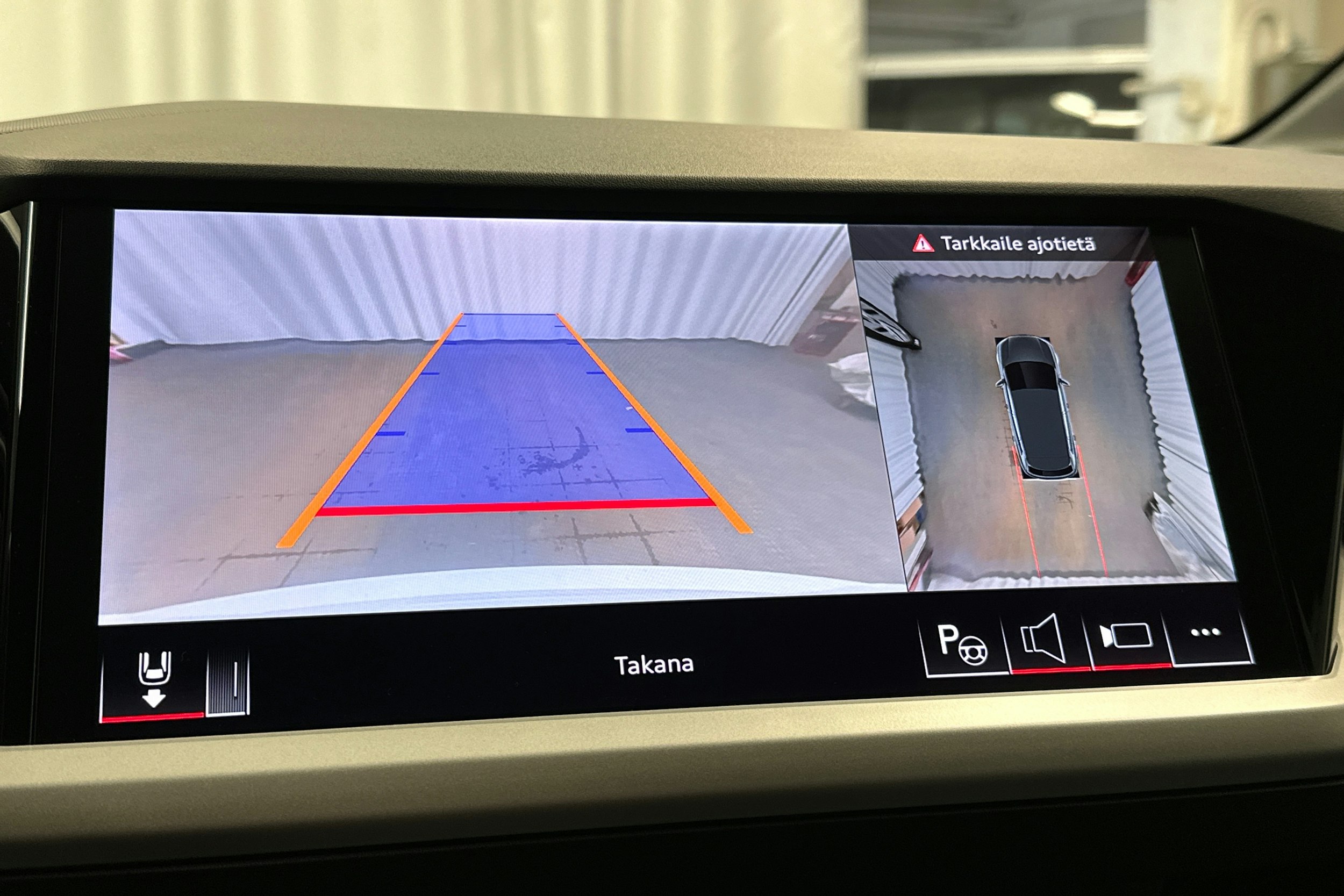 valkoinen Audi Q4 e-tron 2025 kuva 31.