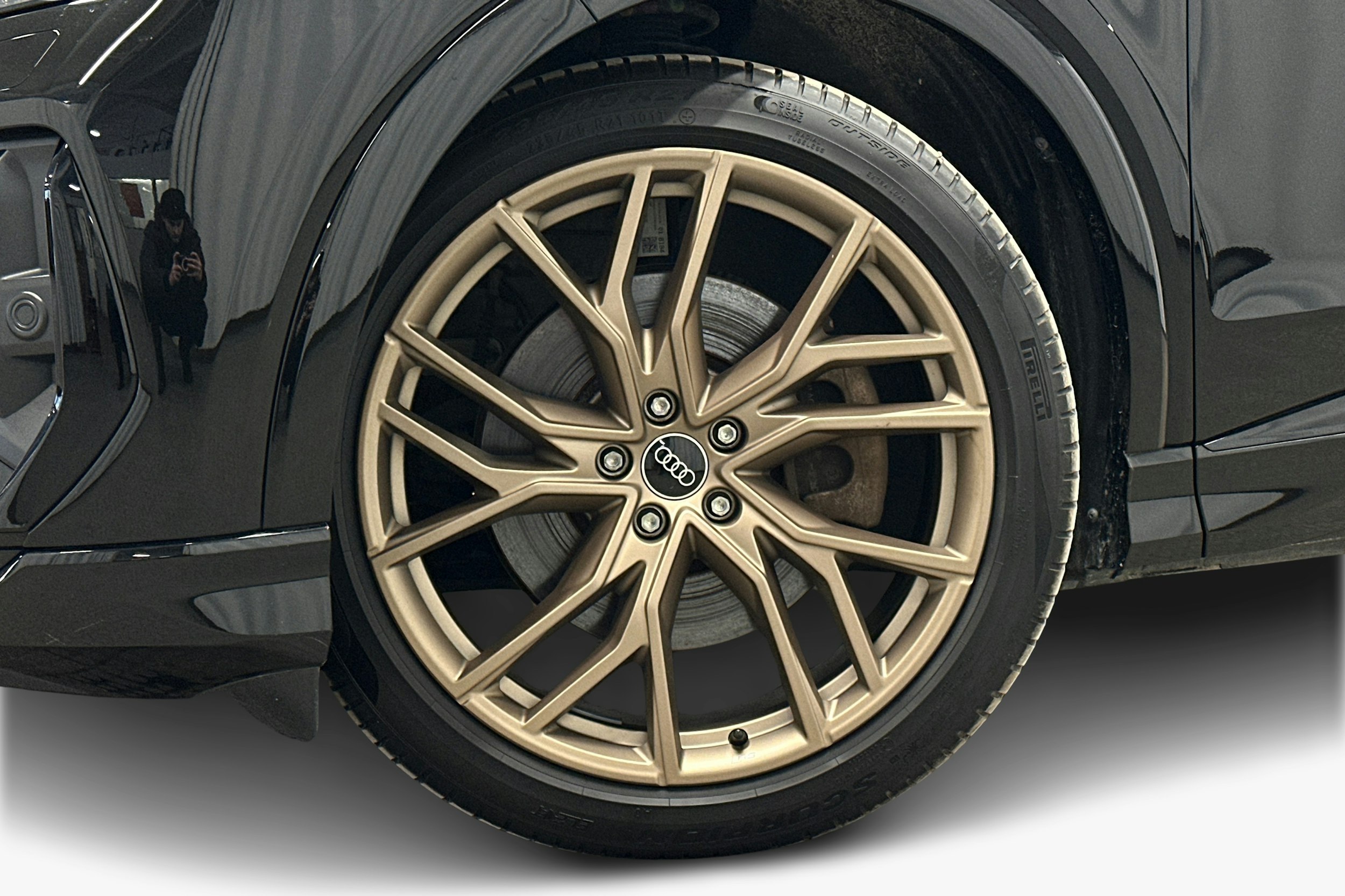 musta Audi Q4 e-tron 2025 kuva 11.