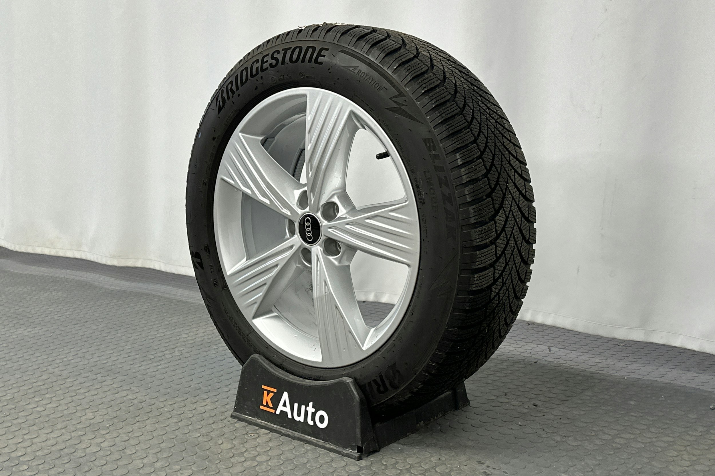 musta Audi Q4 e-tron 2025 kuva 12.