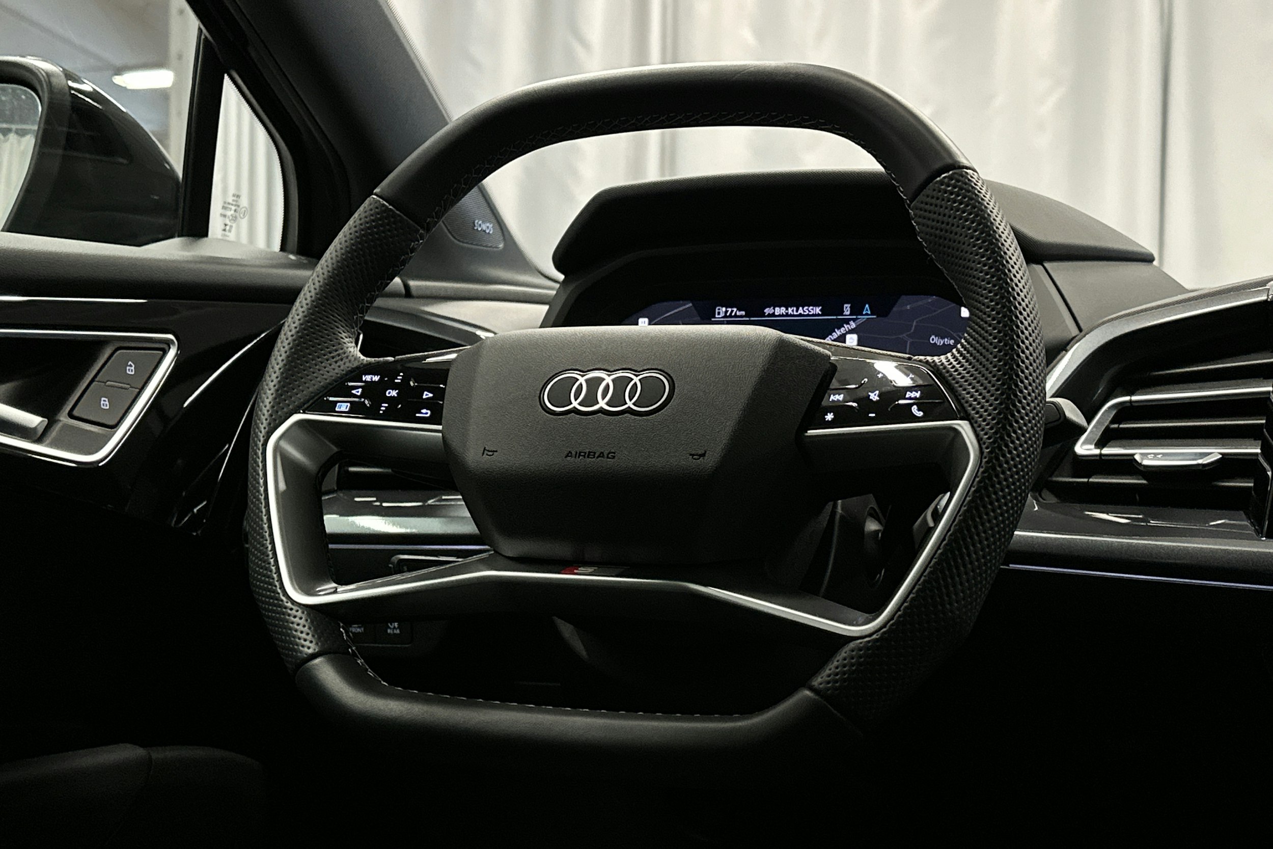 musta Audi Q4 e-tron 2025 kuva 18.
