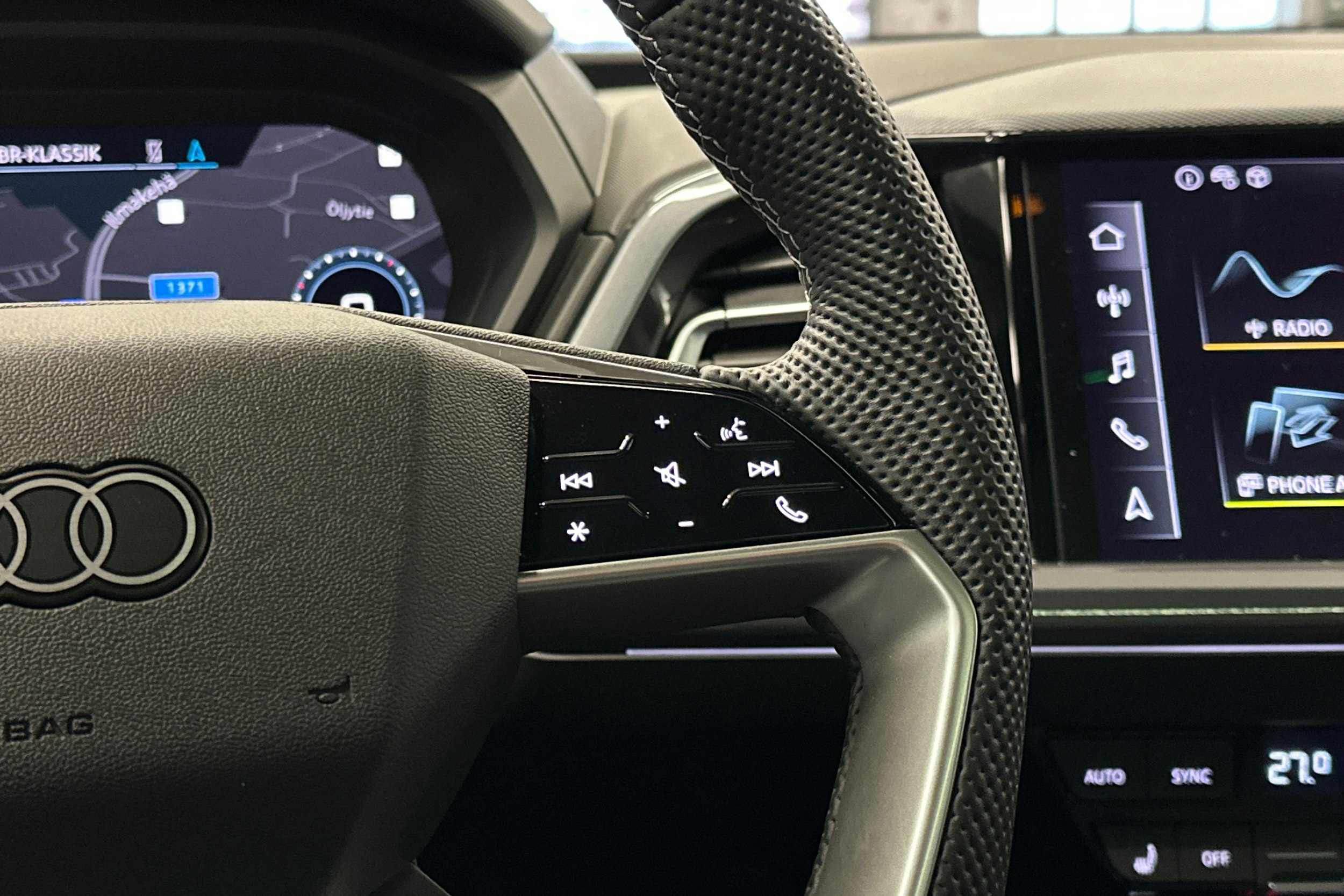 musta Audi Q4 e-tron 2025 kuva 20.