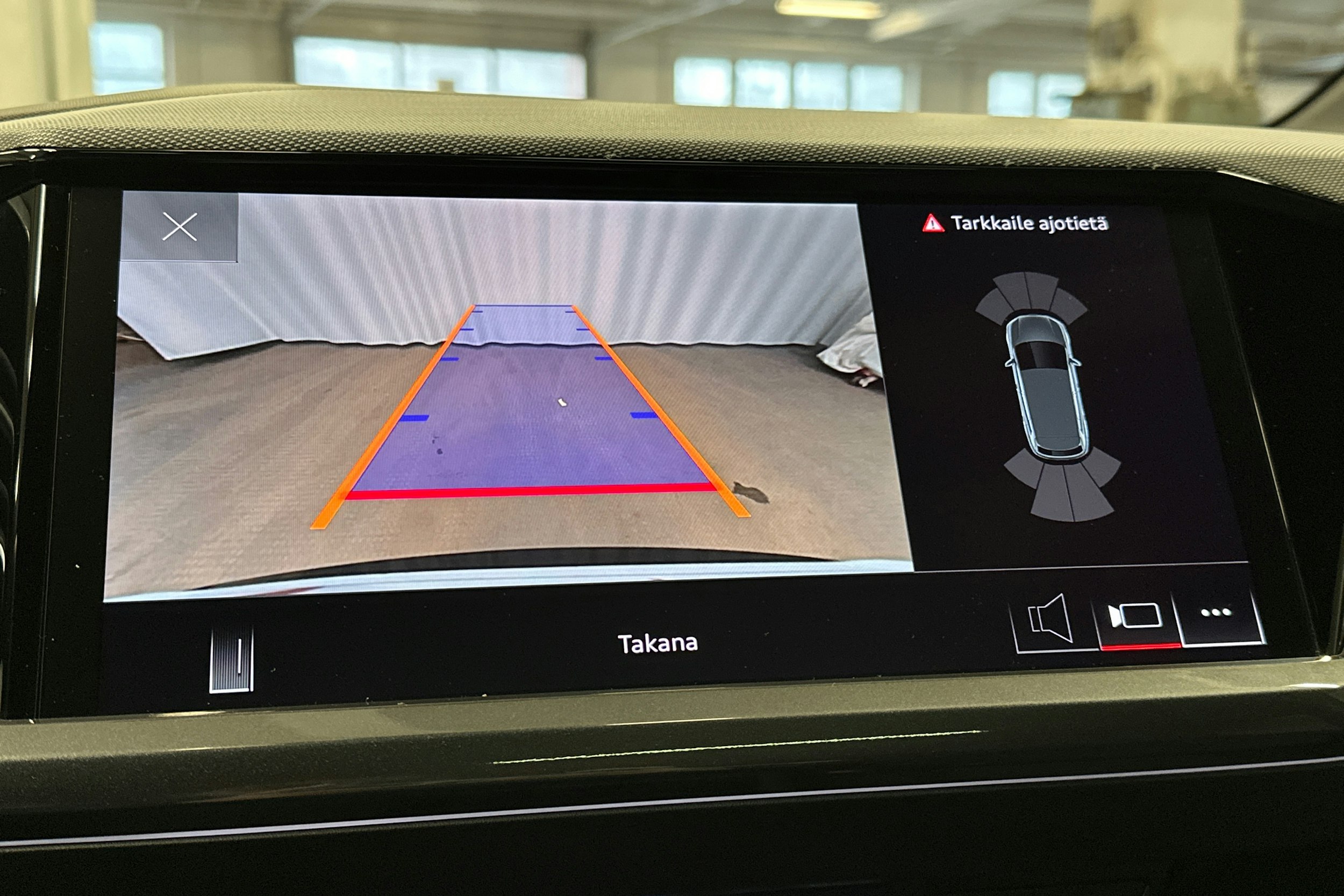 musta Audi Q4 e-tron 2025 kuva 29.