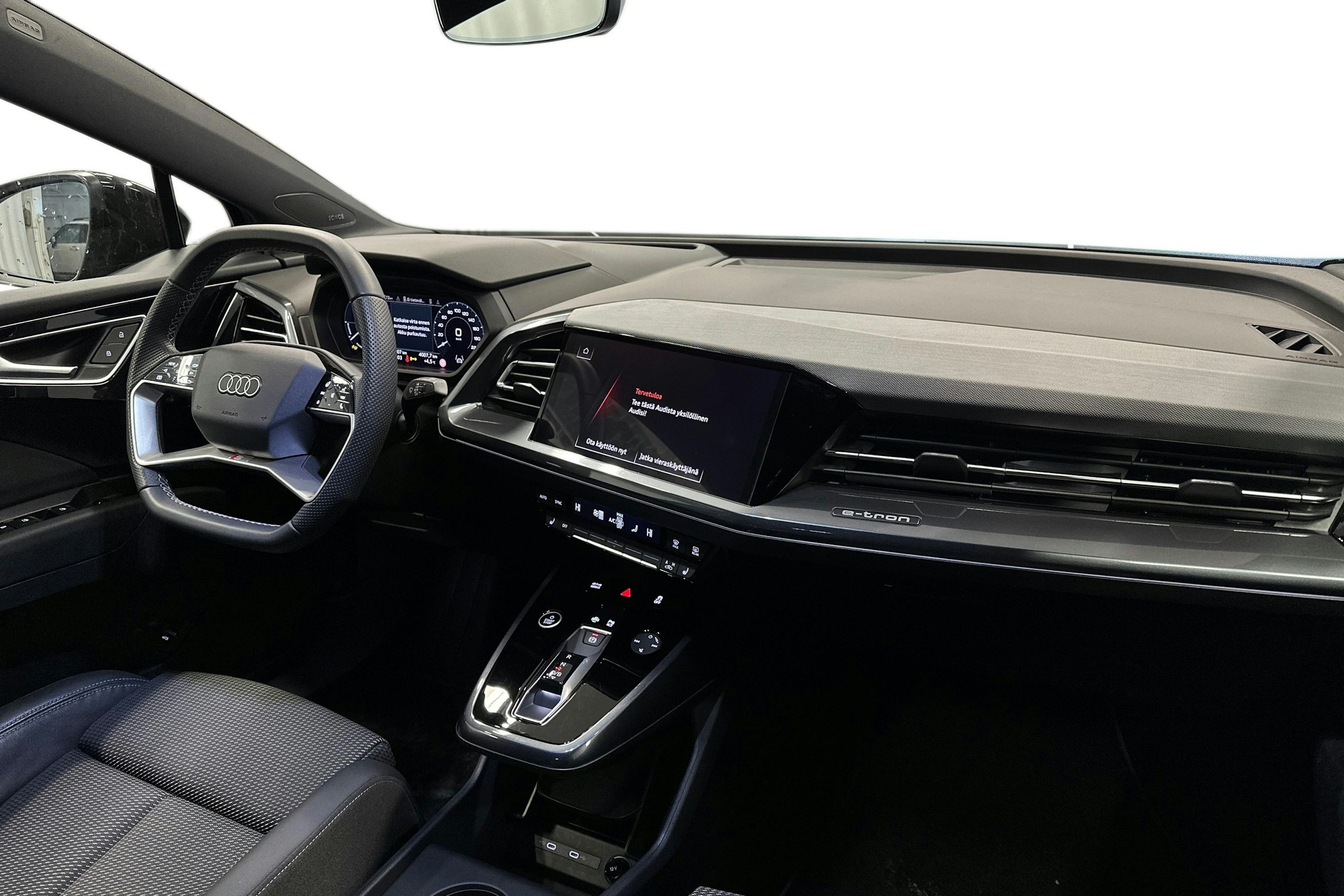 musta Audi Q4 e-tron 2025 kuva 9.