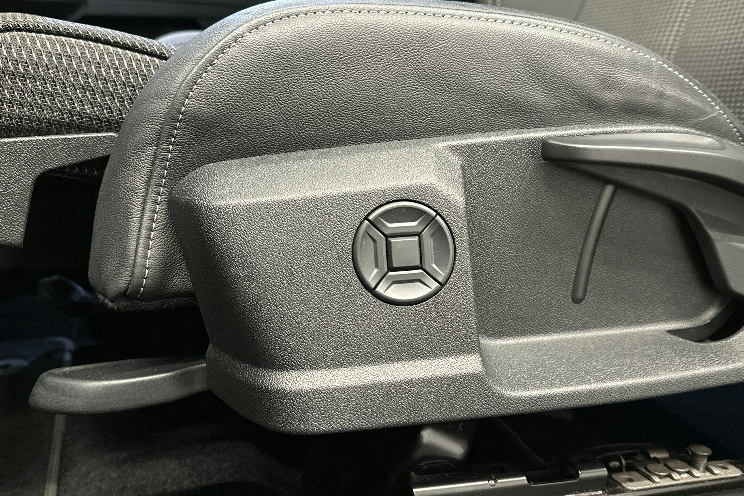 musta Audi Q4 e-tron 2025 kuva 16.