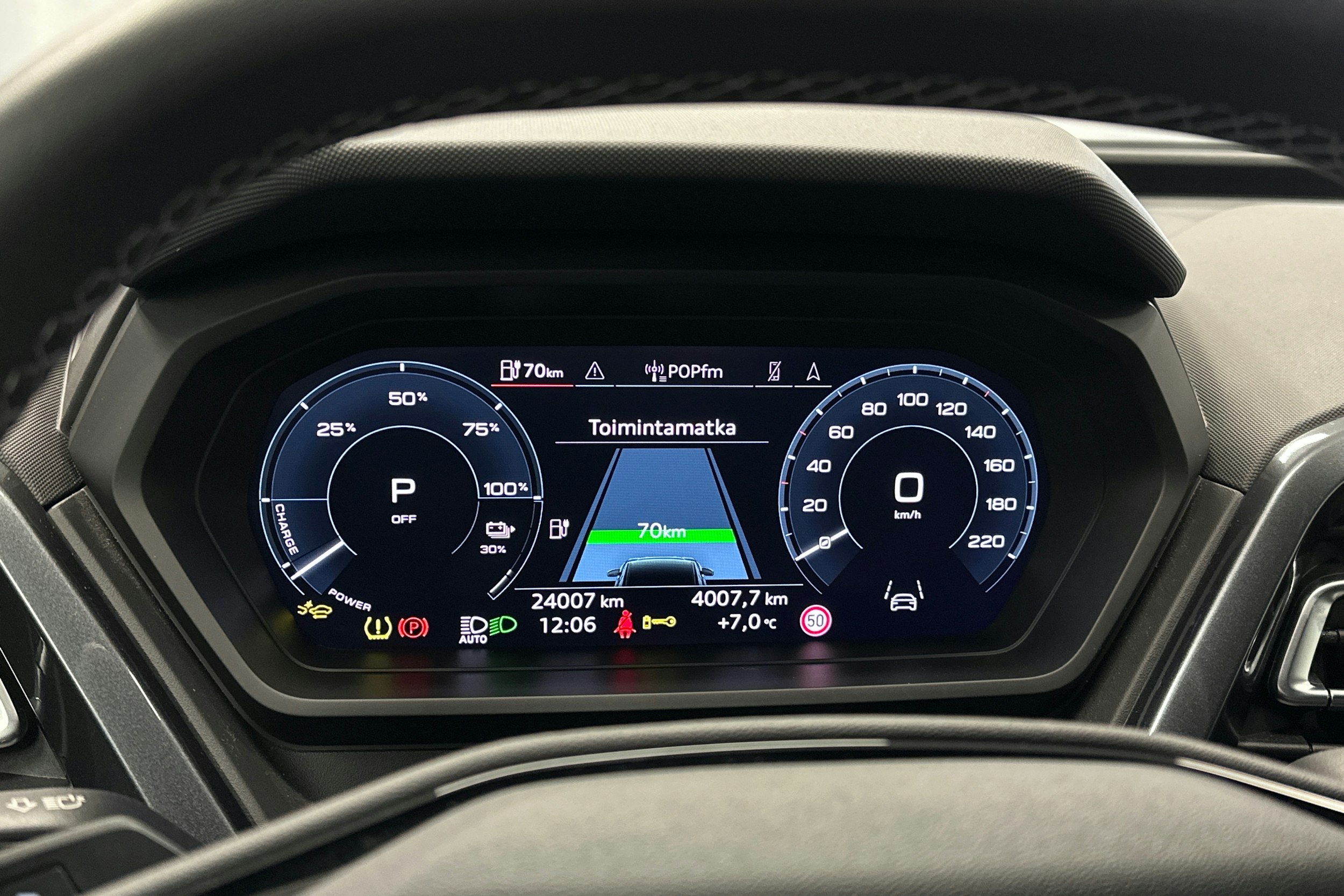 musta Audi Q4 e-tron 2025 kuva 21.