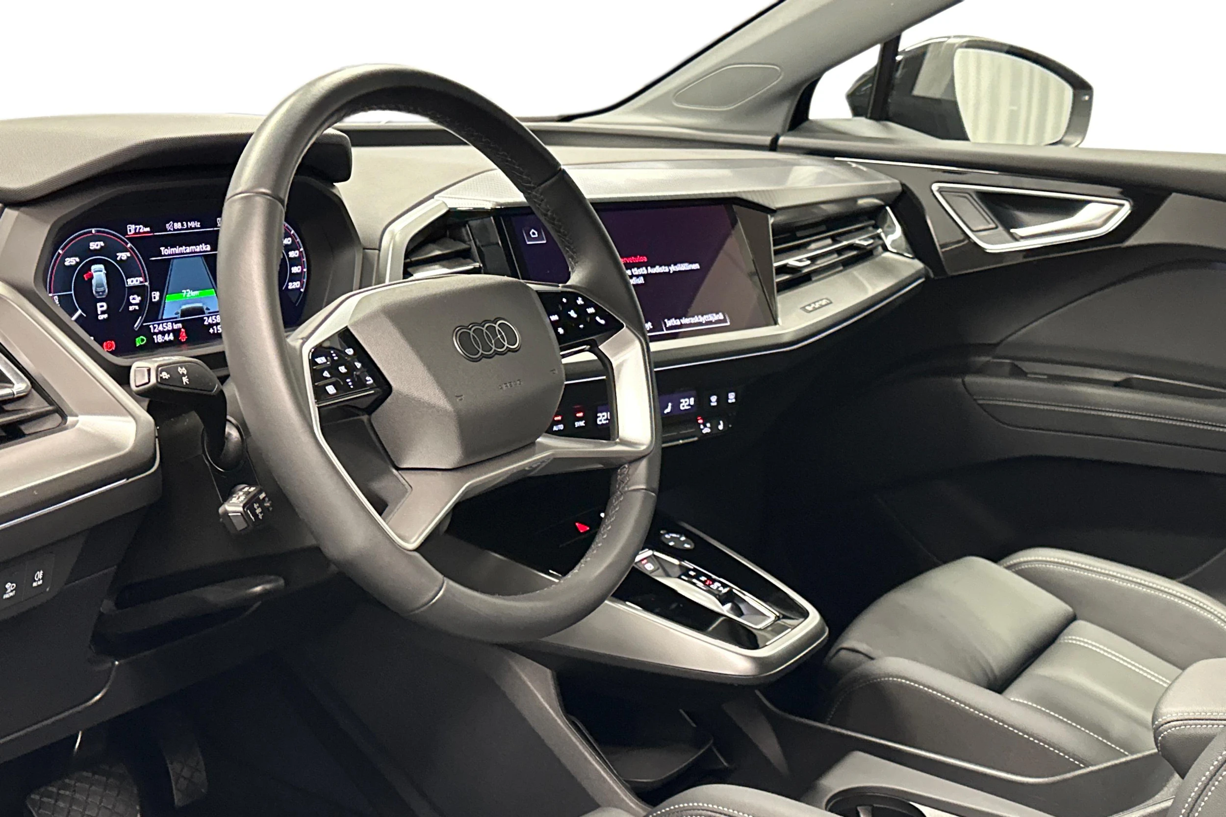 musta Audi Q4 e-tron 2025 kuva 6.
