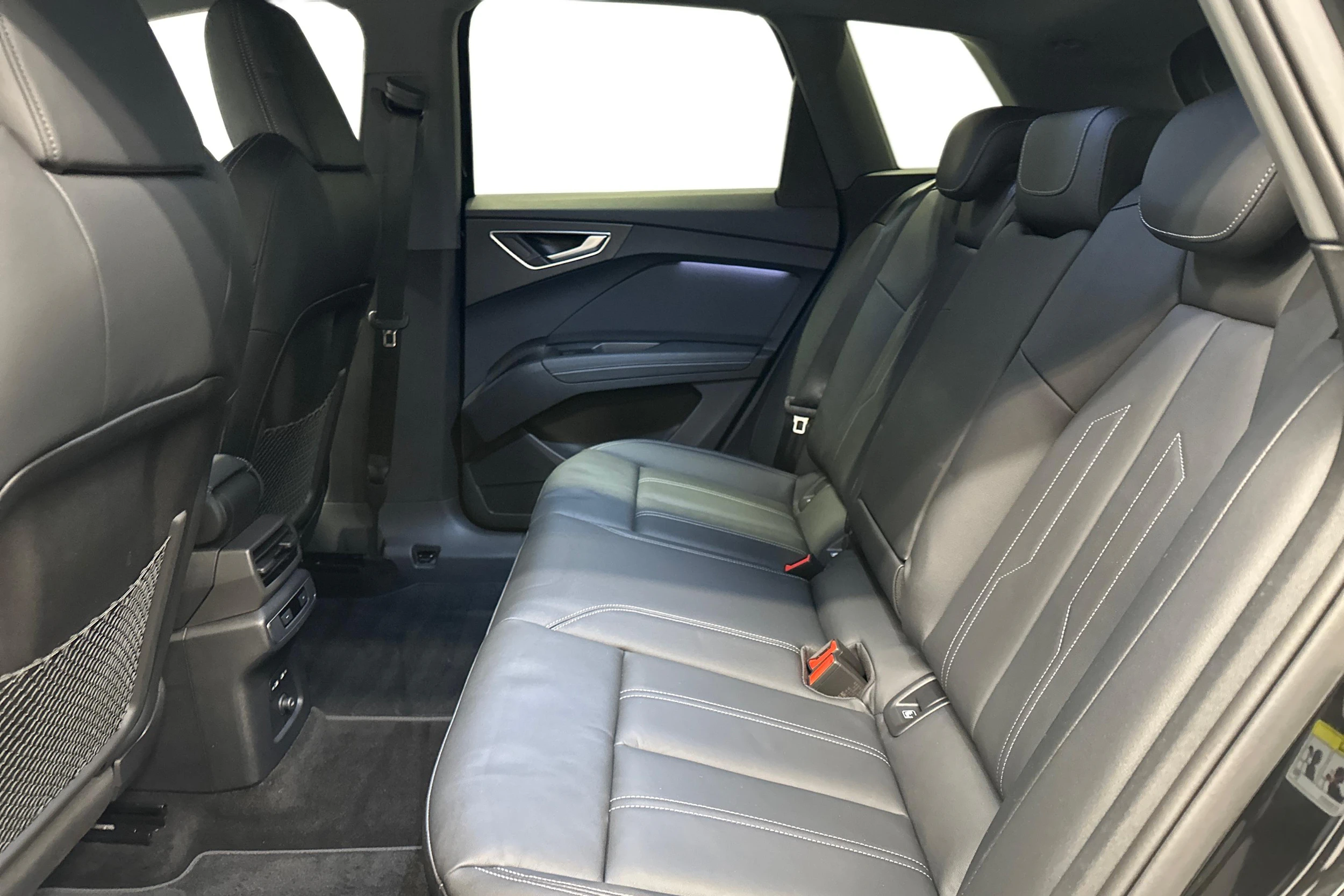 musta Audi Q4 e-tron 2025 kuva 8.