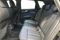 musta Audi Q4 e-tron 2025 kuva 8.