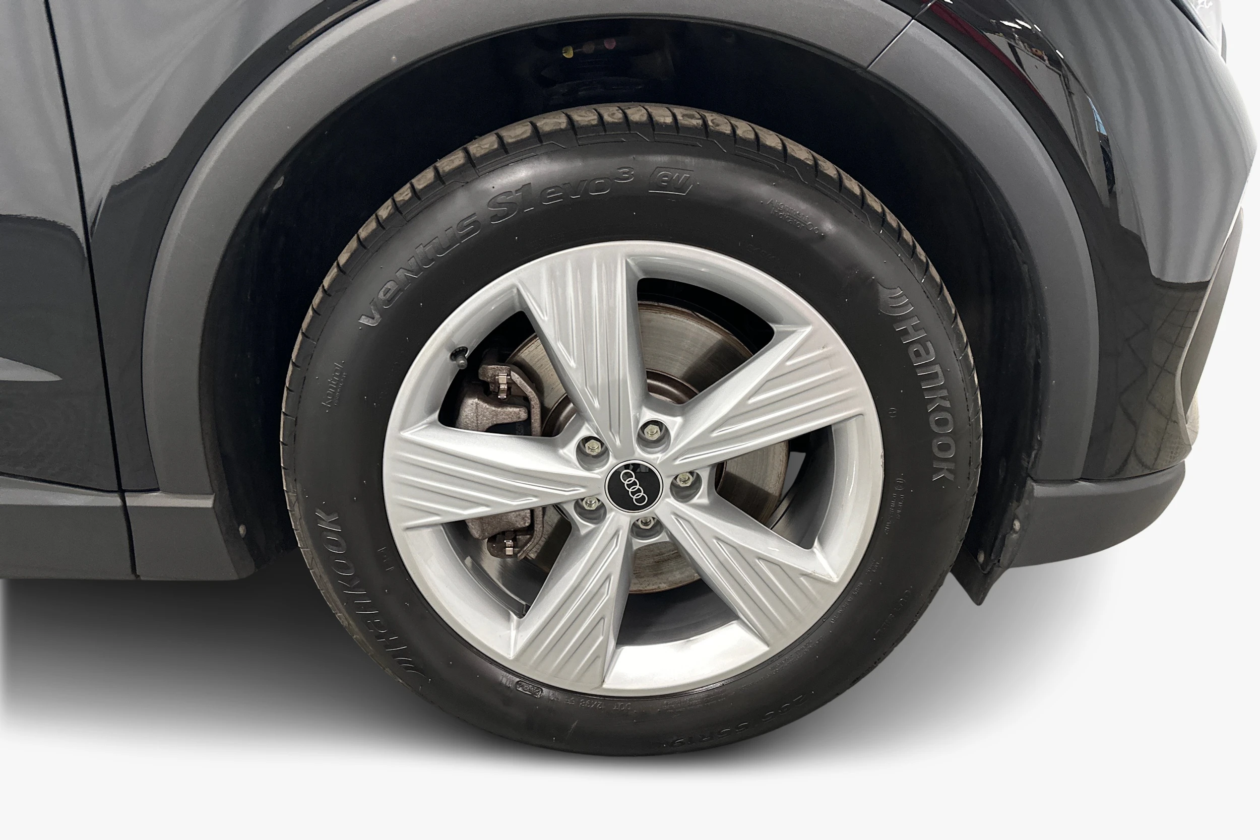 musta Audi Q4 e-tron 2025 kuva 9.