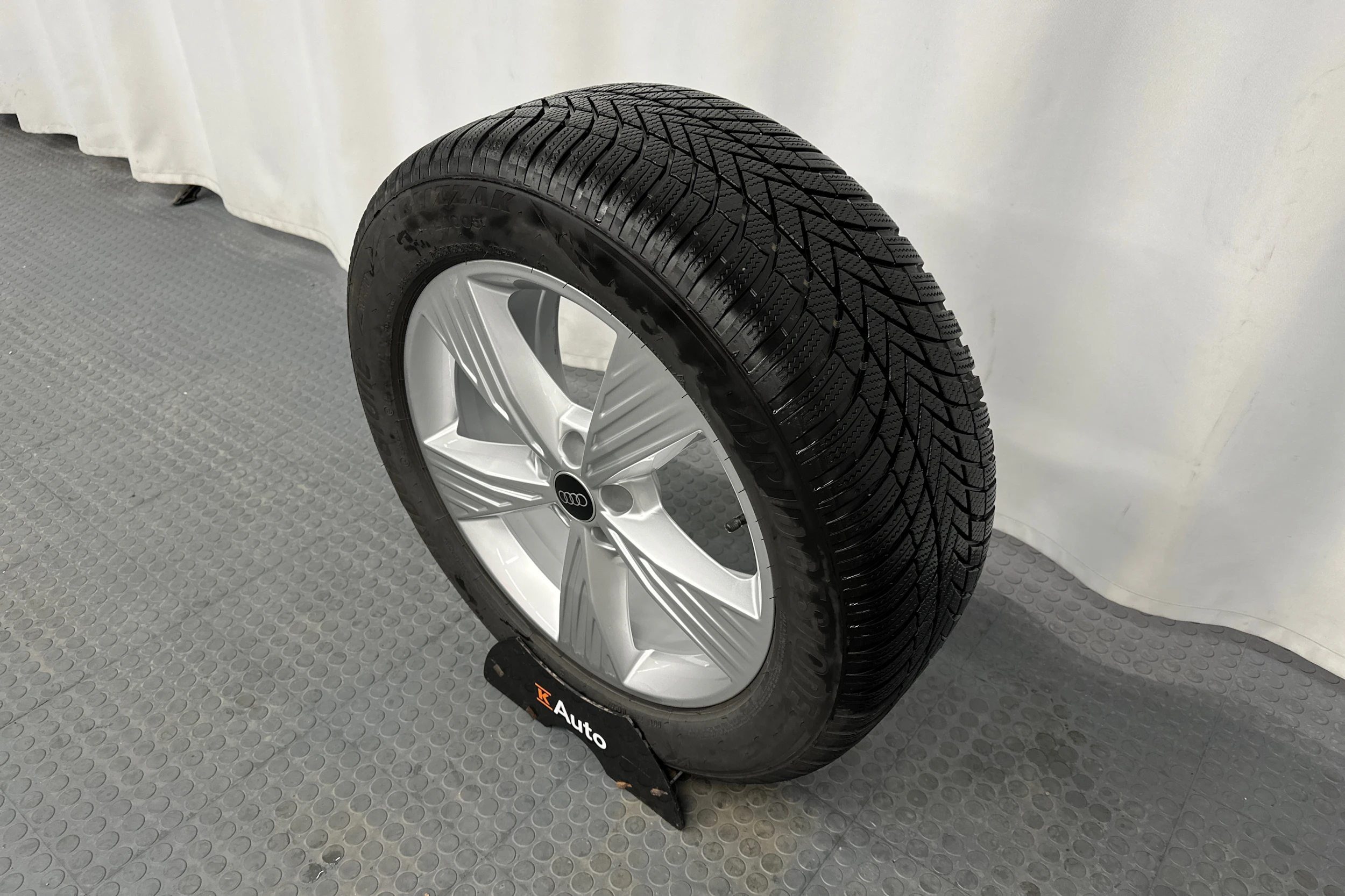 musta Audi Q4 e-tron 2025 kuva 10.