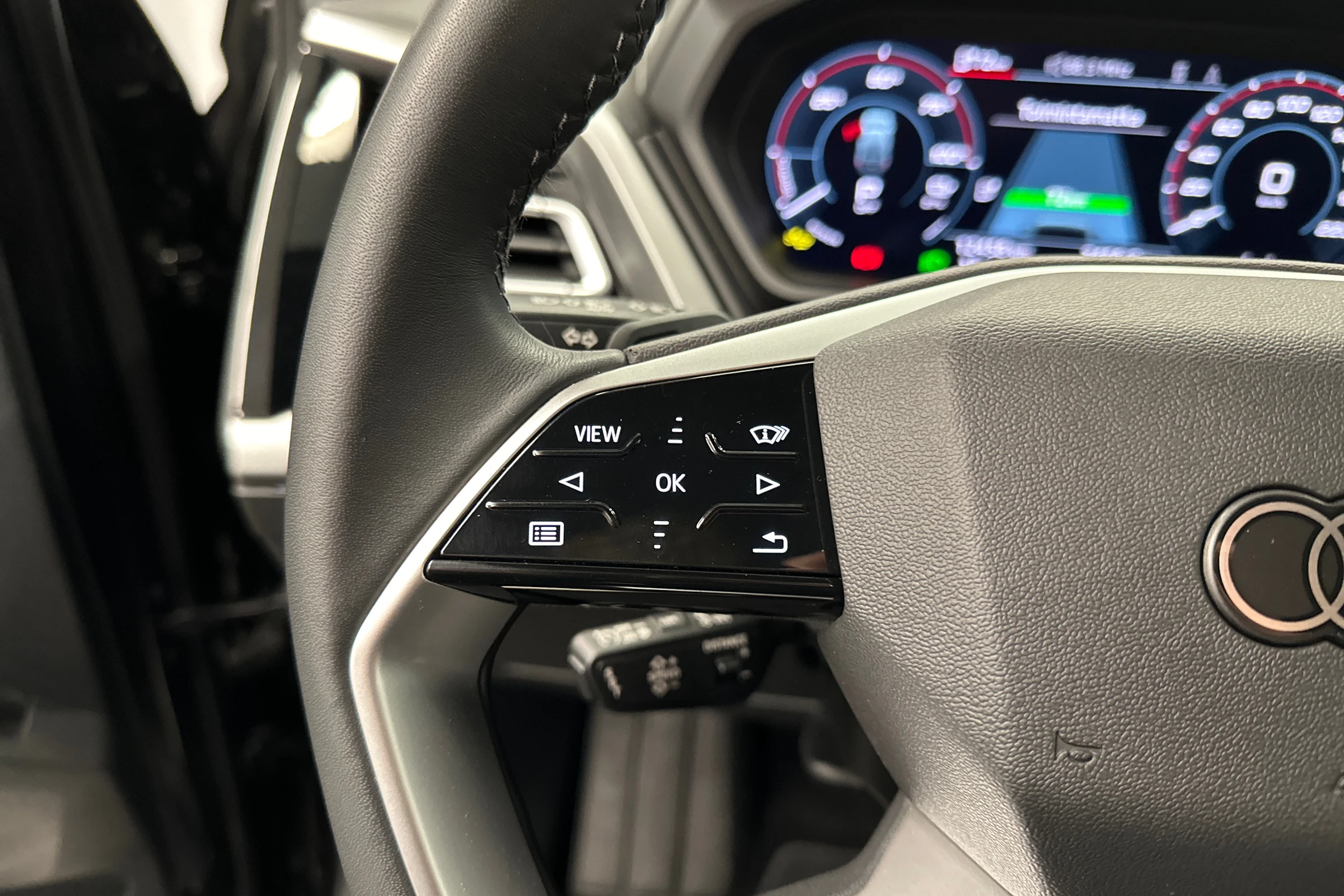 musta Audi Q4 e-tron 2025 kuva 11.