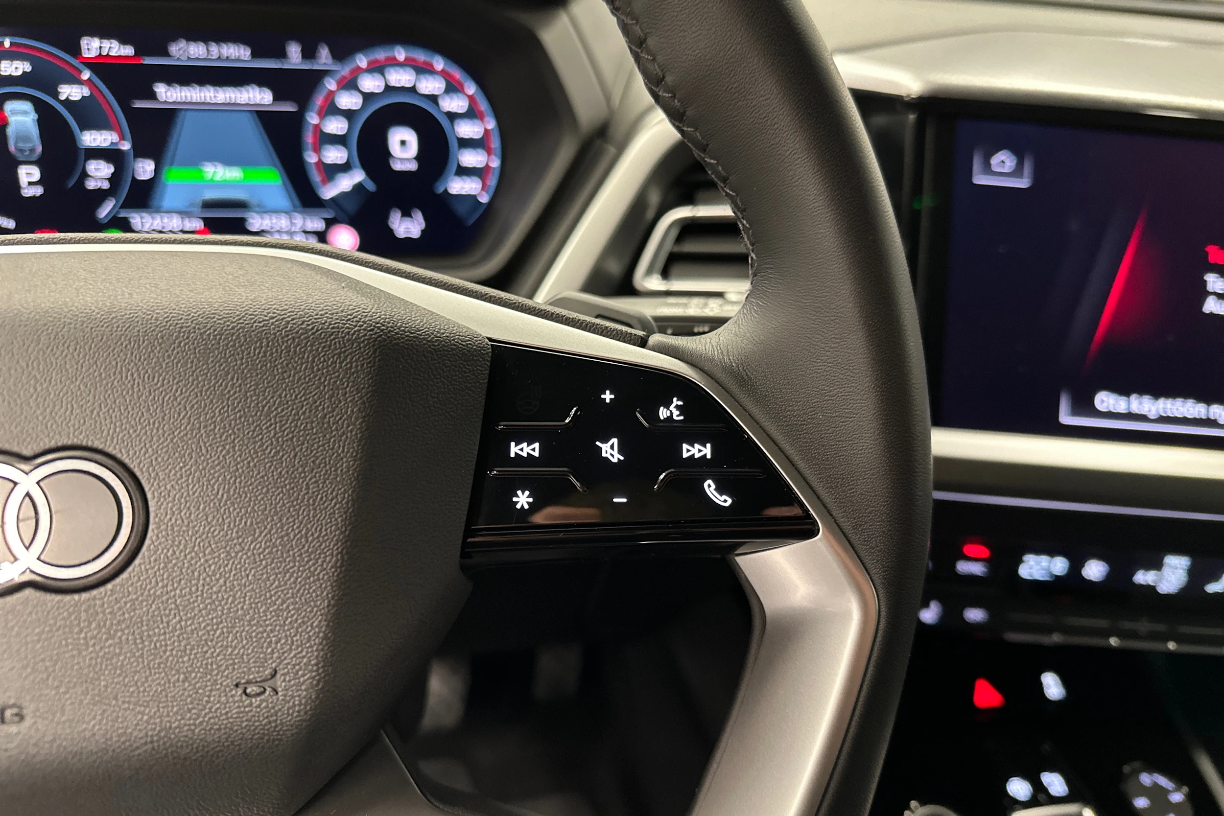 musta Audi Q4 e-tron 2025 kuva 12.