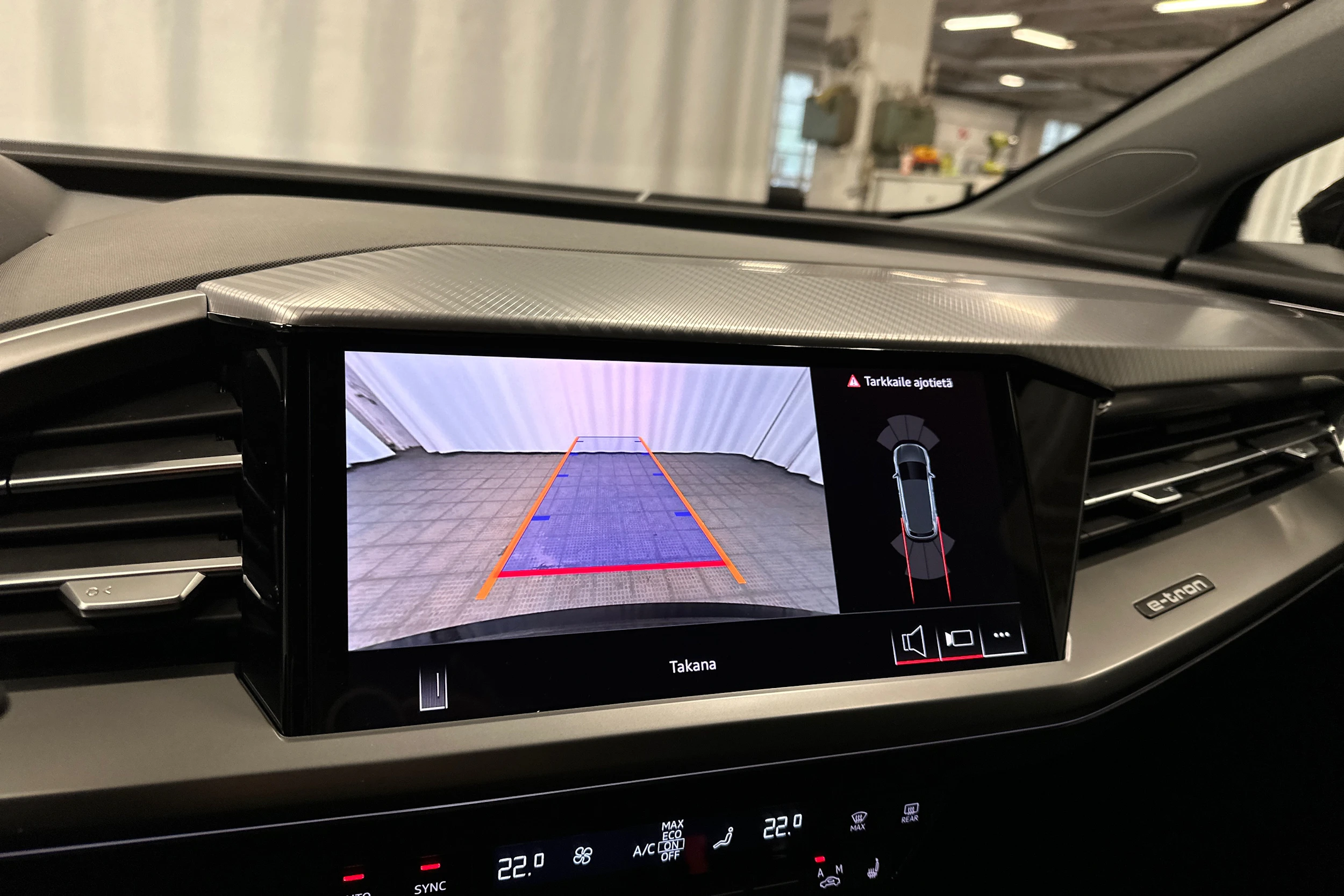 musta Audi Q4 e-tron 2025 kuva 16.