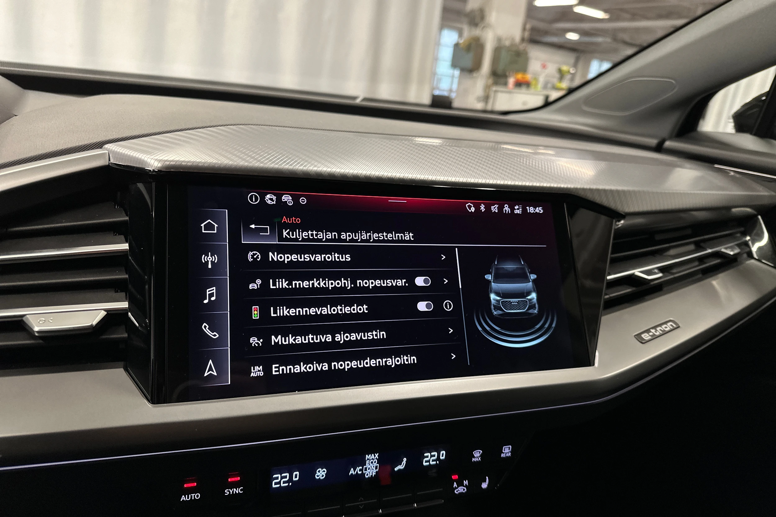 musta Audi Q4 e-tron 2025 kuva 21.
