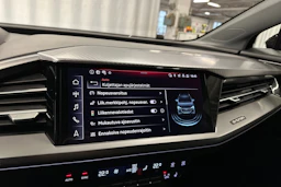 musta Audi Q4 e-tron 2025 kuva 21.