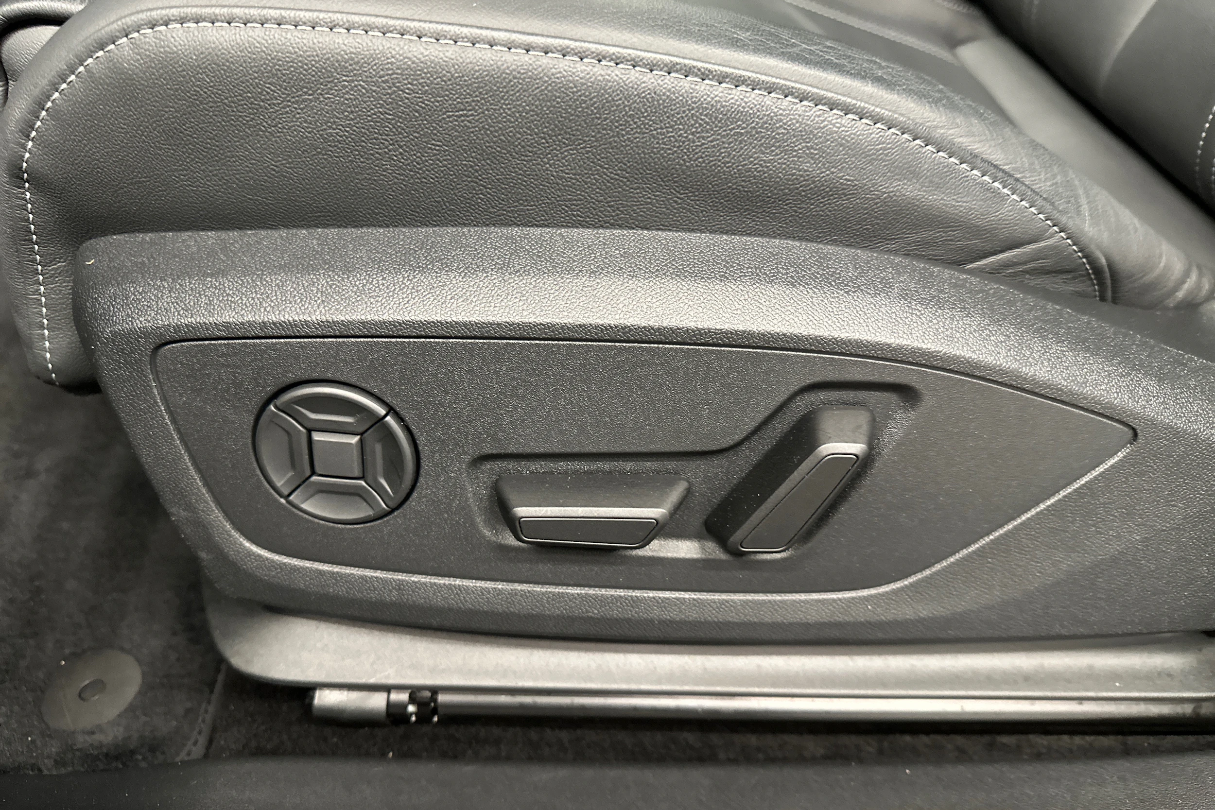 musta Audi Q4 e-tron 2025 kuva 25.