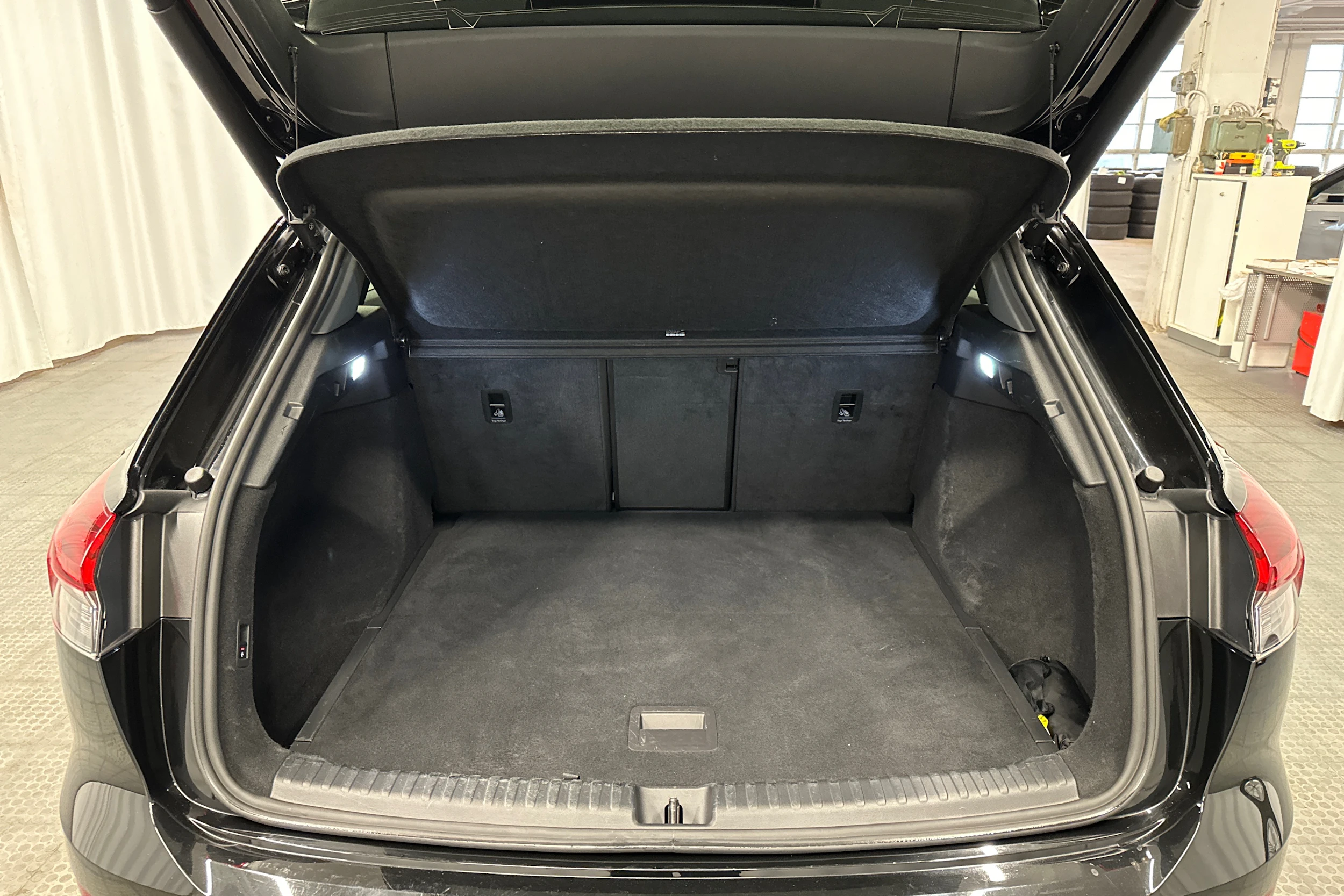 musta Audi Q4 e-tron 2025 kuva 27.