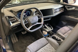 sininen Audi Q4 e-tron 2025 kuva 6.